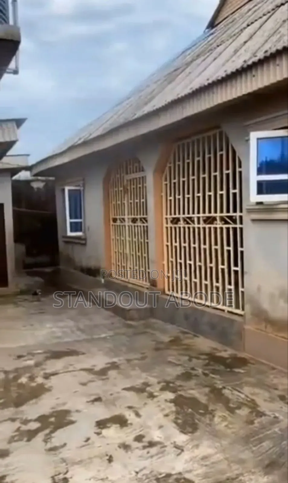 3bdrm Block of Flats in Facing A Tarred Road, Alagbado for sale in Alagbado