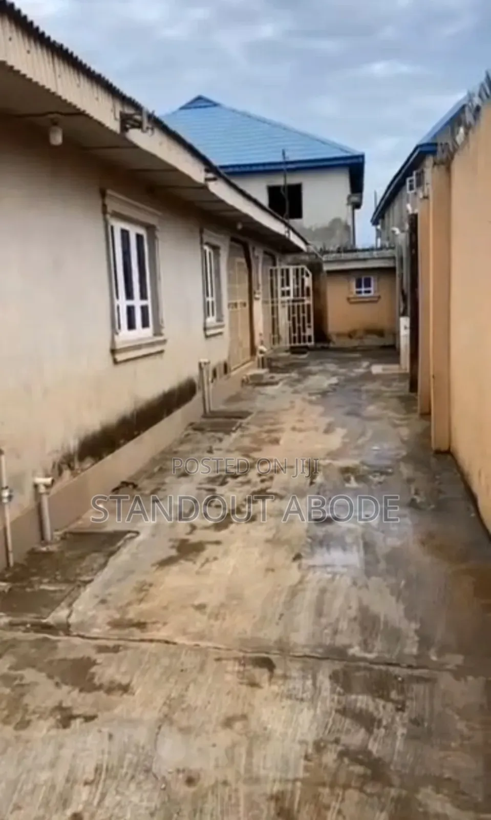 3bdrm Block of Flats in Facing A Tarred Road, Alagbado for sale in Alagbado