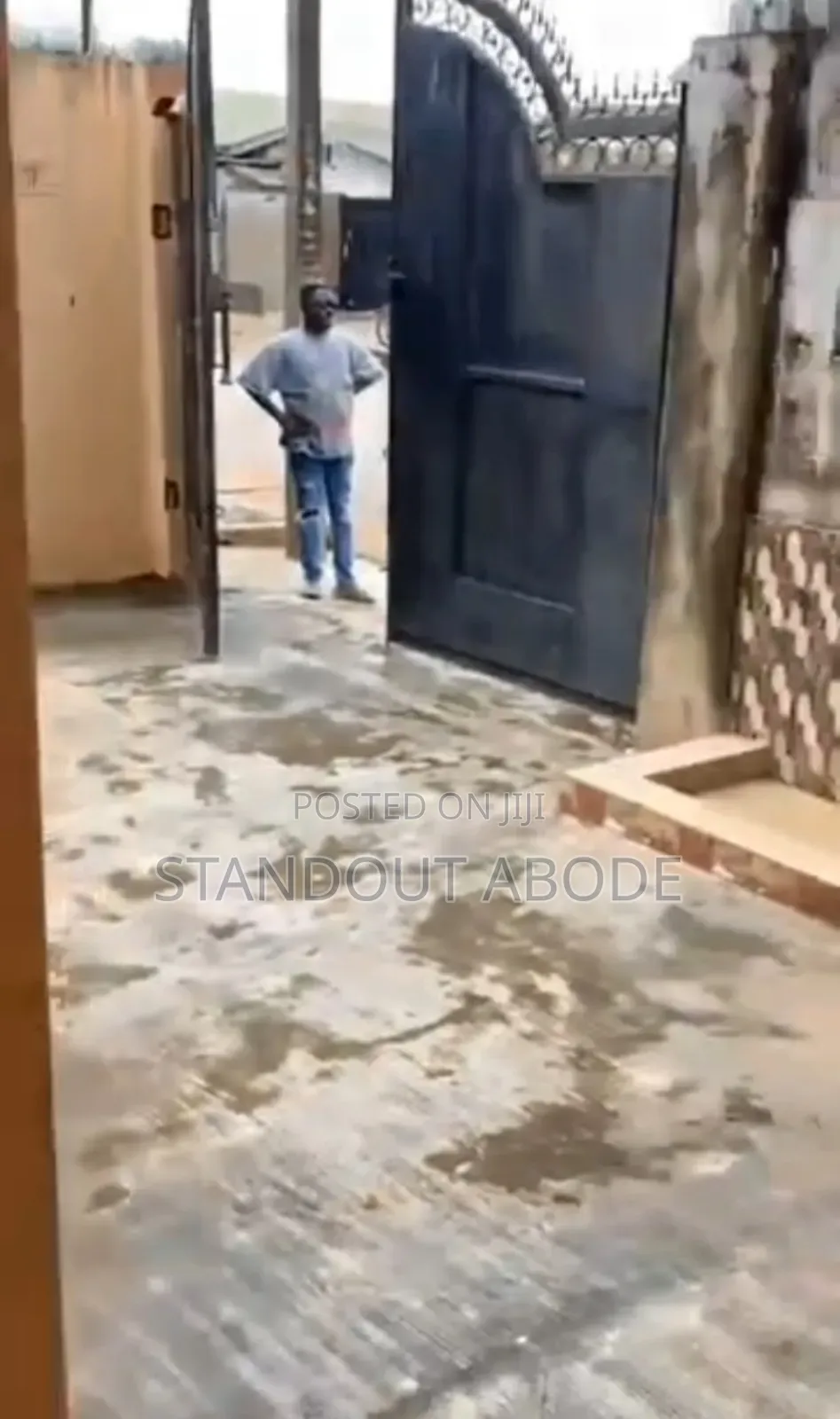 3bdrm Block of Flats in Facing A Tarred Road, Alagbado for sale in Alagbado