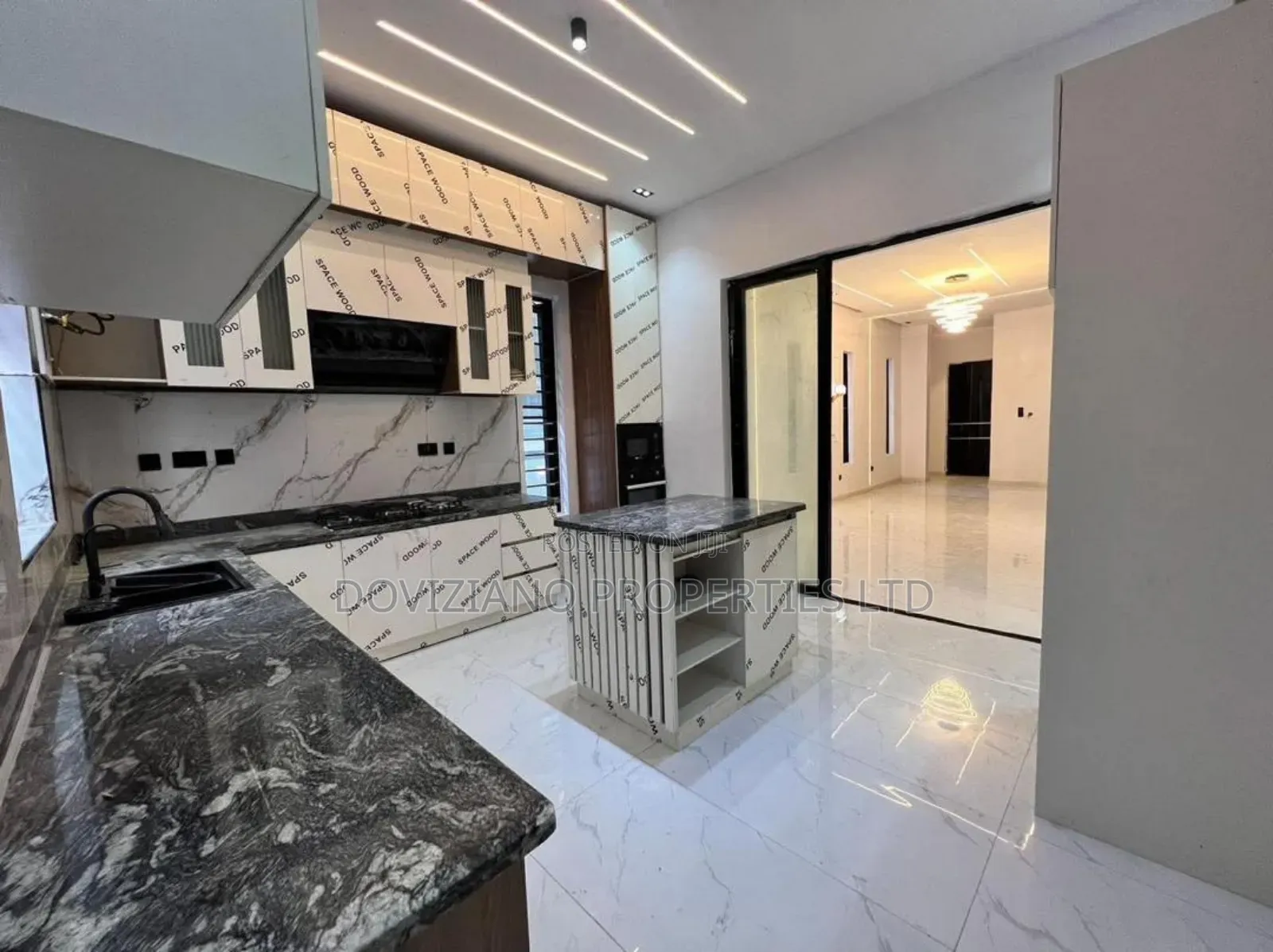 5bdrm Duplex in Ikota for sale in Ikota