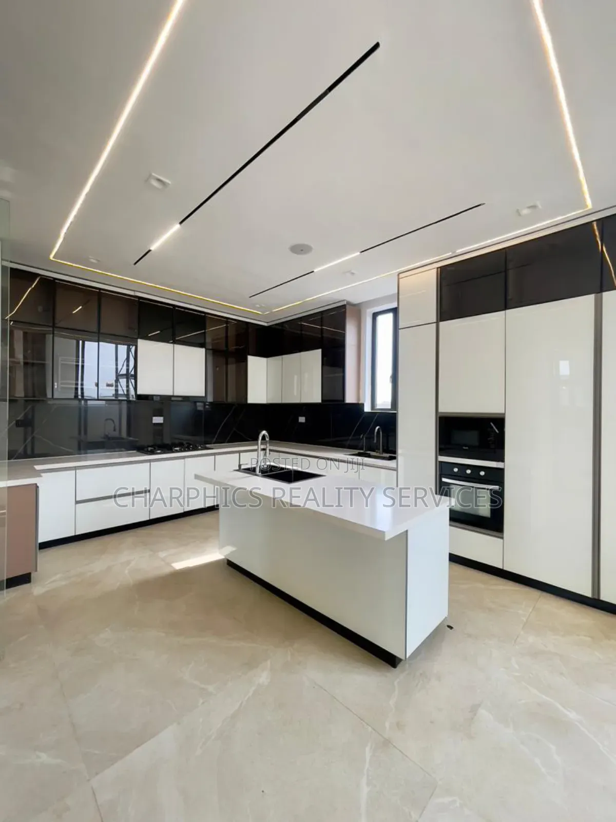 5bdrm Duplex in Lekki for sale in Lekki