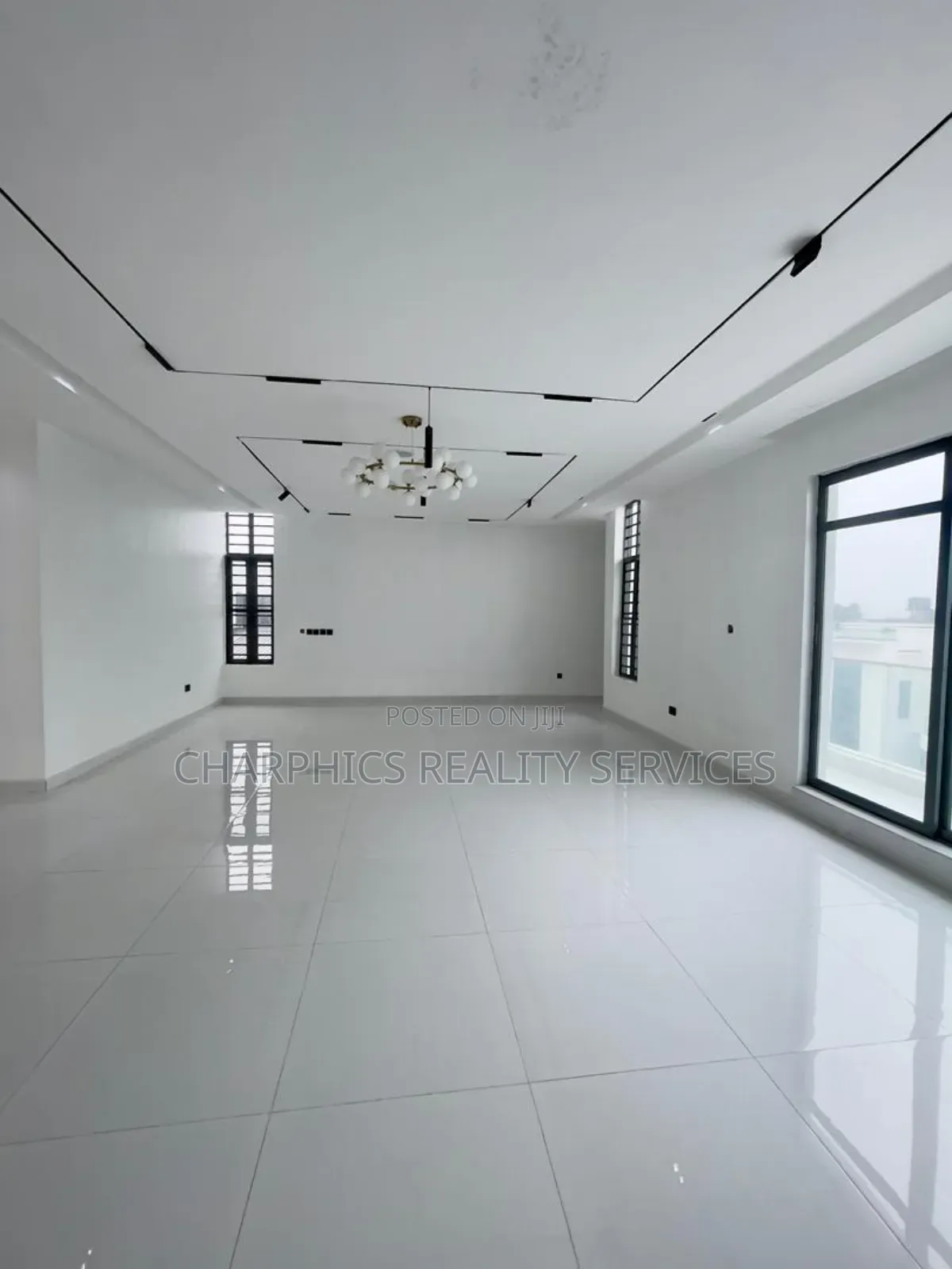 5bdrm Duplex in Chevron for sale in Chevron