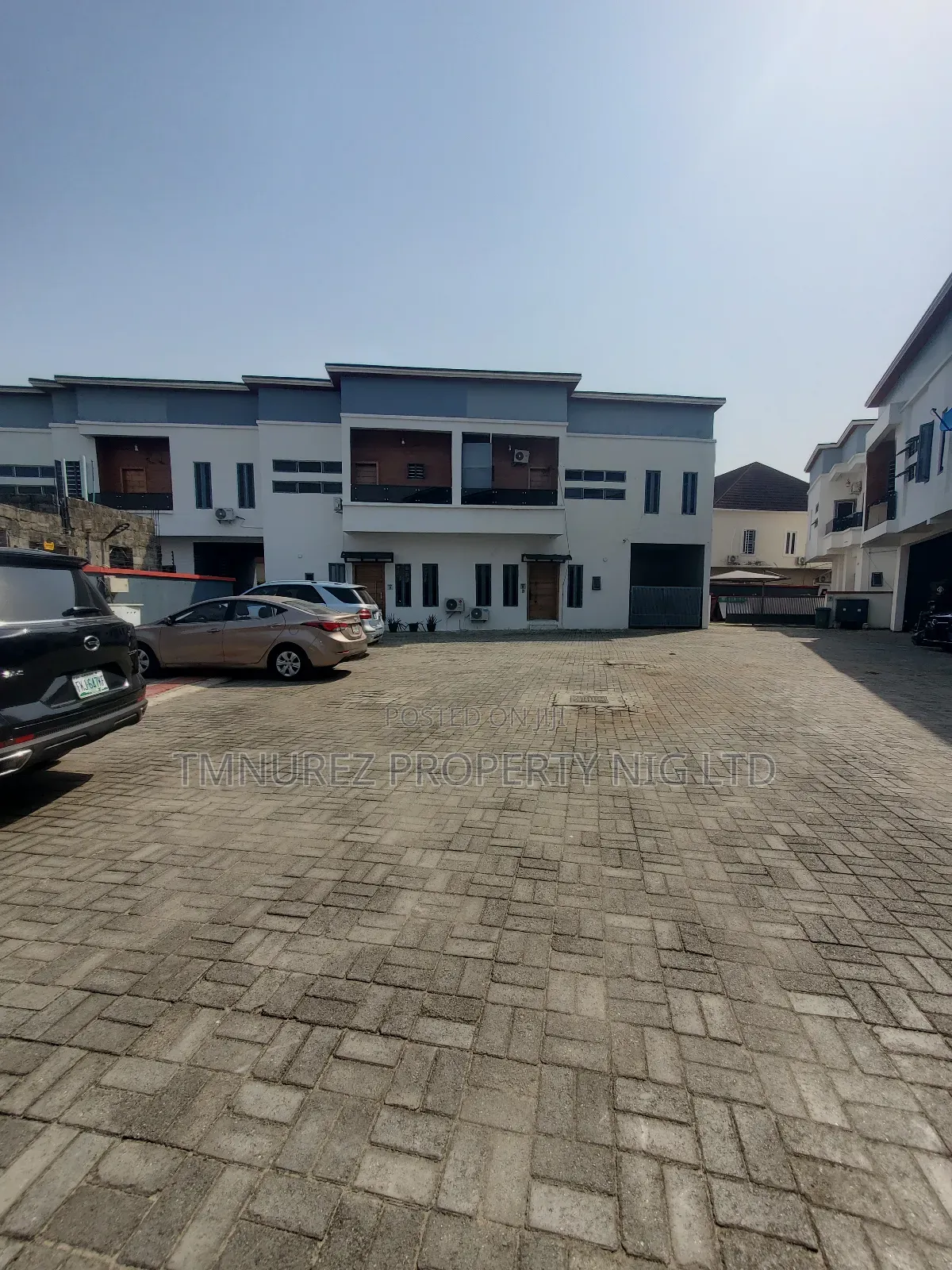 4bdrm Duplex in Orchil Road, Chevron for rent in Chevron