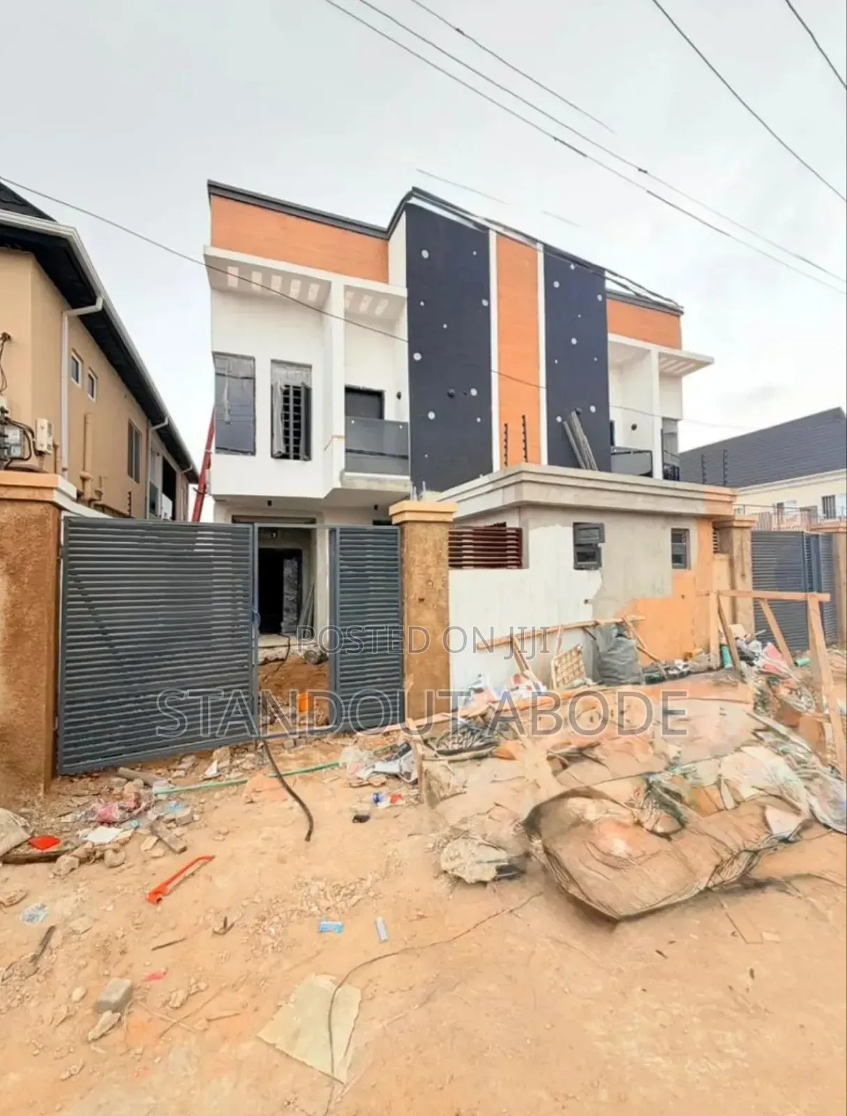 4bdrm Duplex in In A Secure Location, Surulere for sale in Surulere