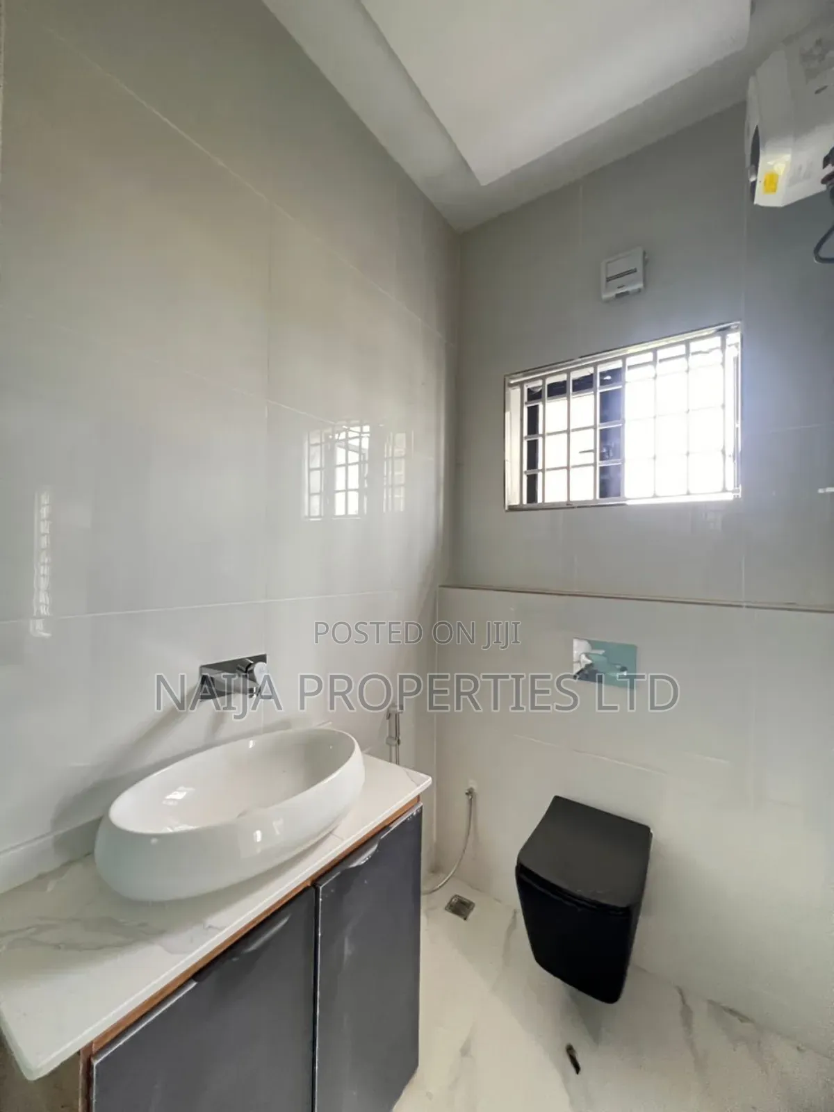 Office/Shop Space on 2nd Floor at Igboefon, Lekki for Rent in Lekki