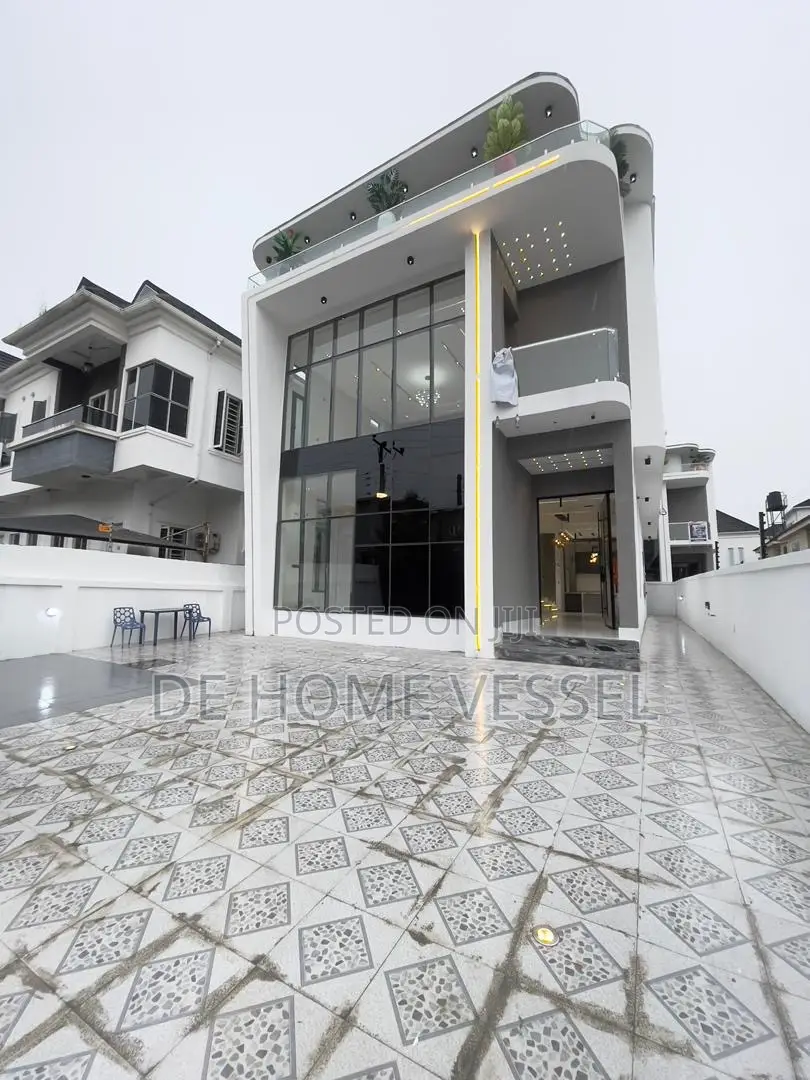 5bdrm Duplex in Chevron for sale in Chevron
