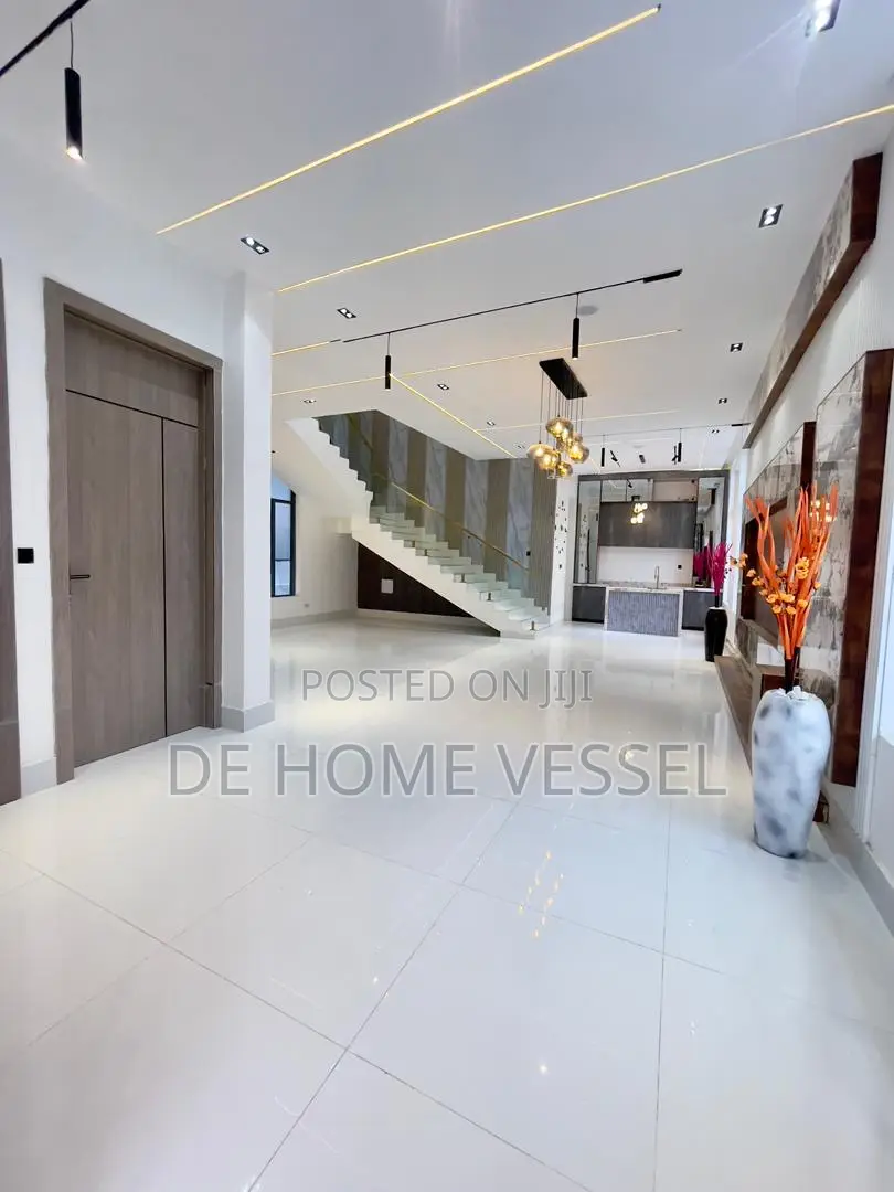 5bdrm Duplex in Chevron for sale in Chevron