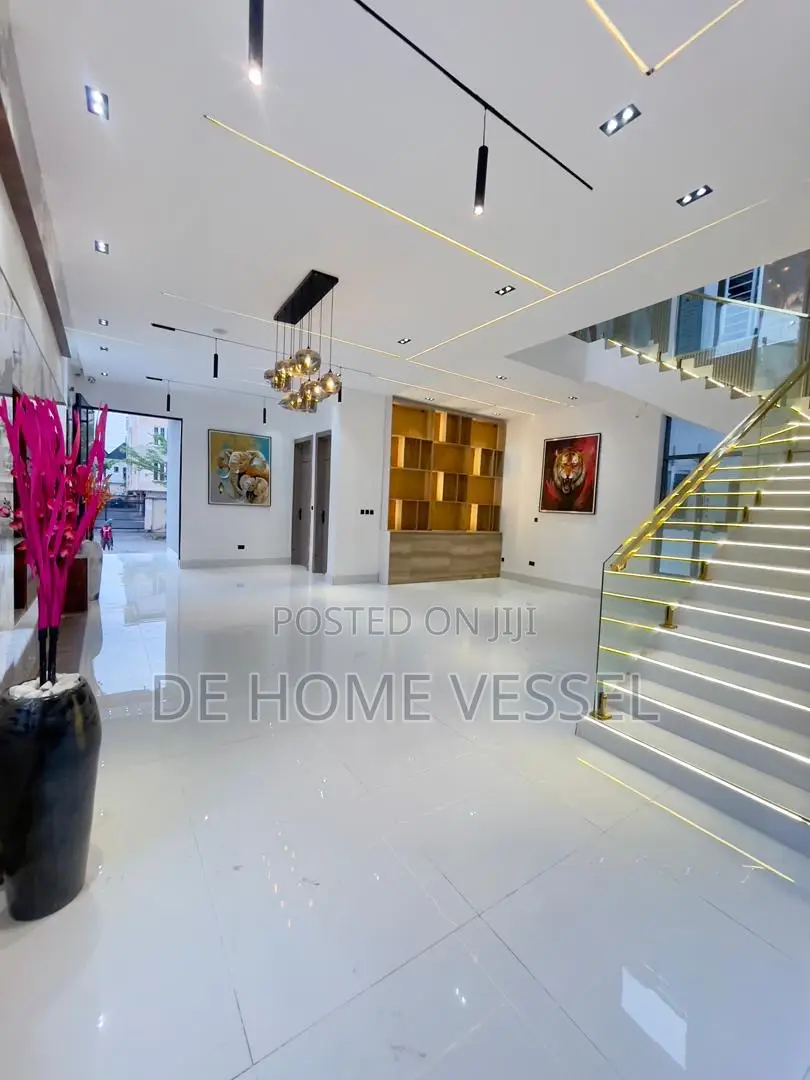 5bdrm Duplex in Chevron for sale in Chevron