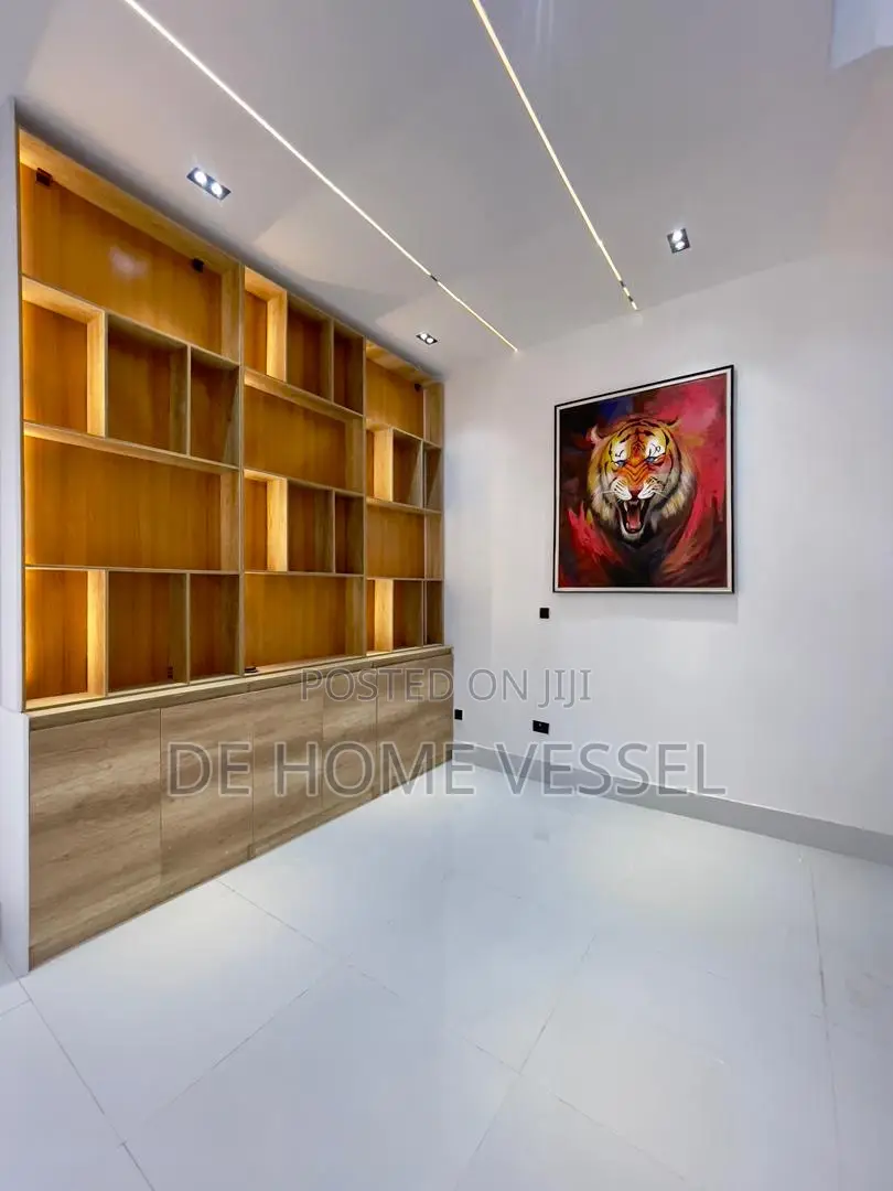 5bdrm Duplex in Chevron for sale in Chevron