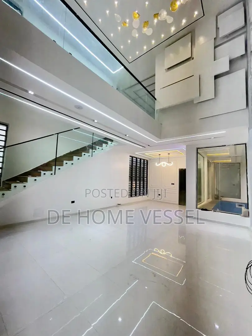 5bdrm Duplex in Chevron for sale in Chevron