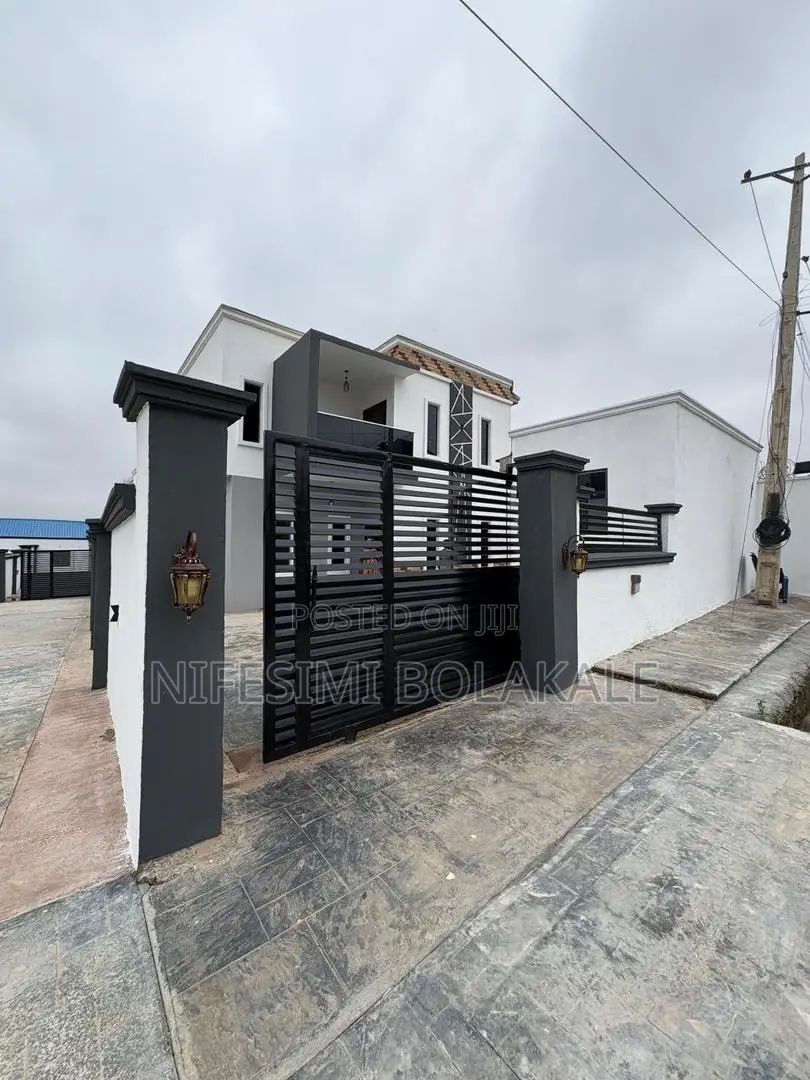 4bdrm Duplex in Kolapo Ishola Gra, for sale in Akobo