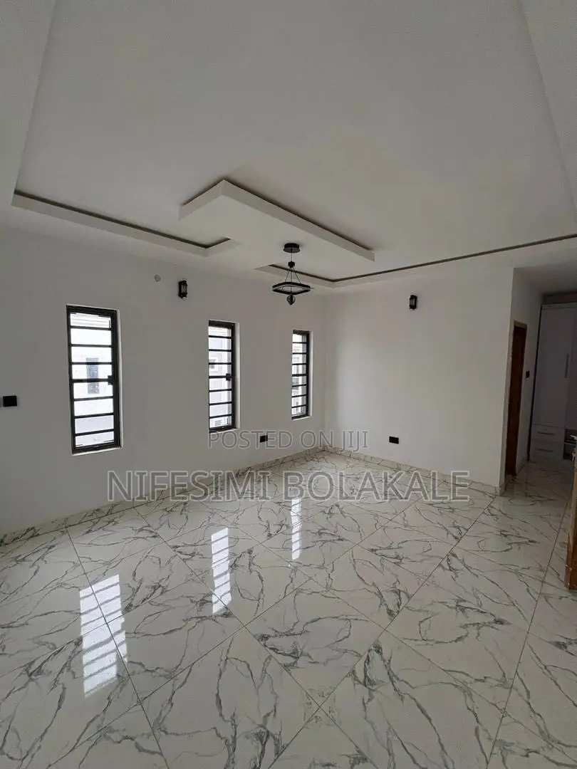 4bdrm Duplex in Kolapo Ishola Gra, for sale in Akobo