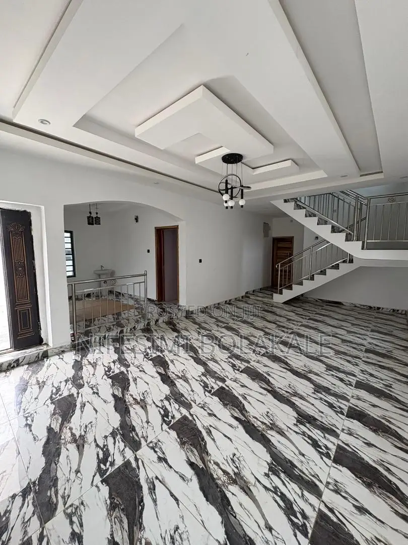 4bdrm Duplex in Kolapo Ishola Gra, for sale in Akobo