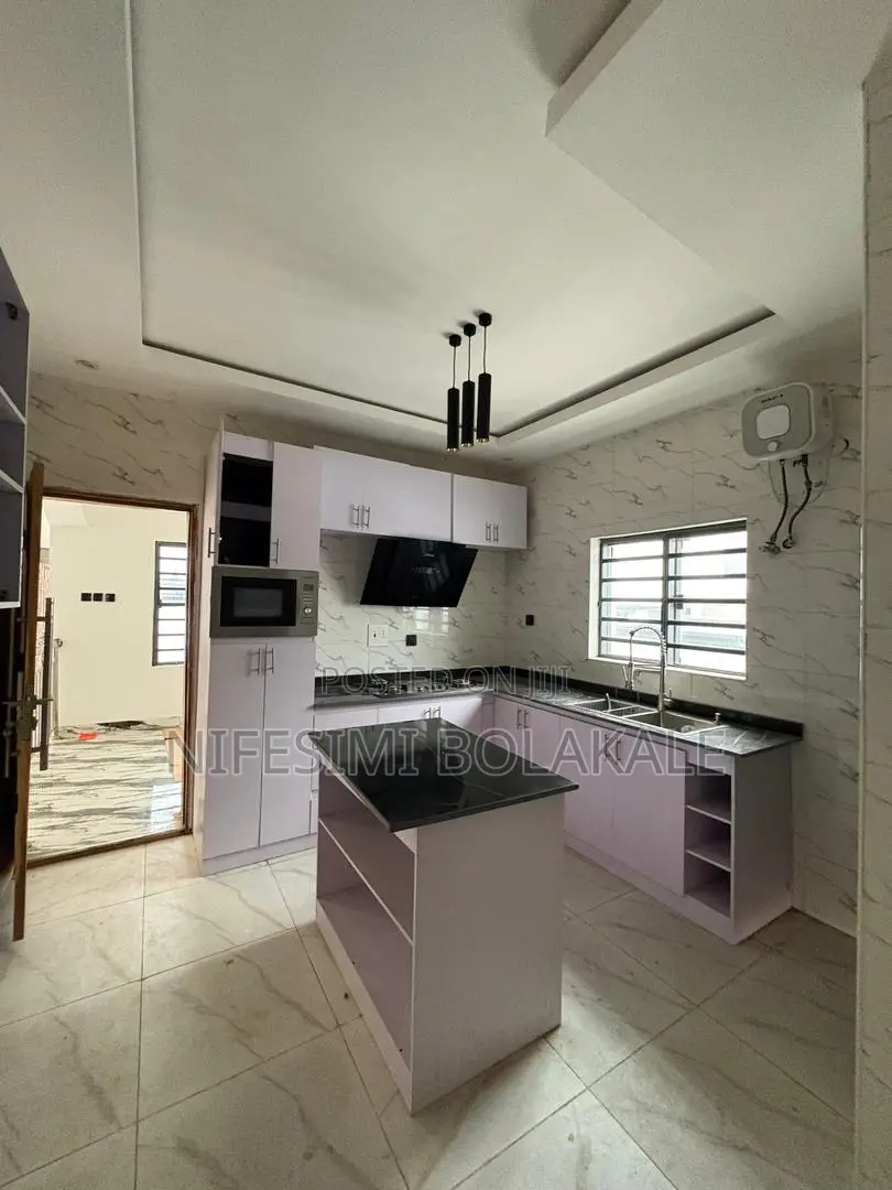 4bdrm Duplex in Kolapo Ishola Gra, for sale in Akobo
