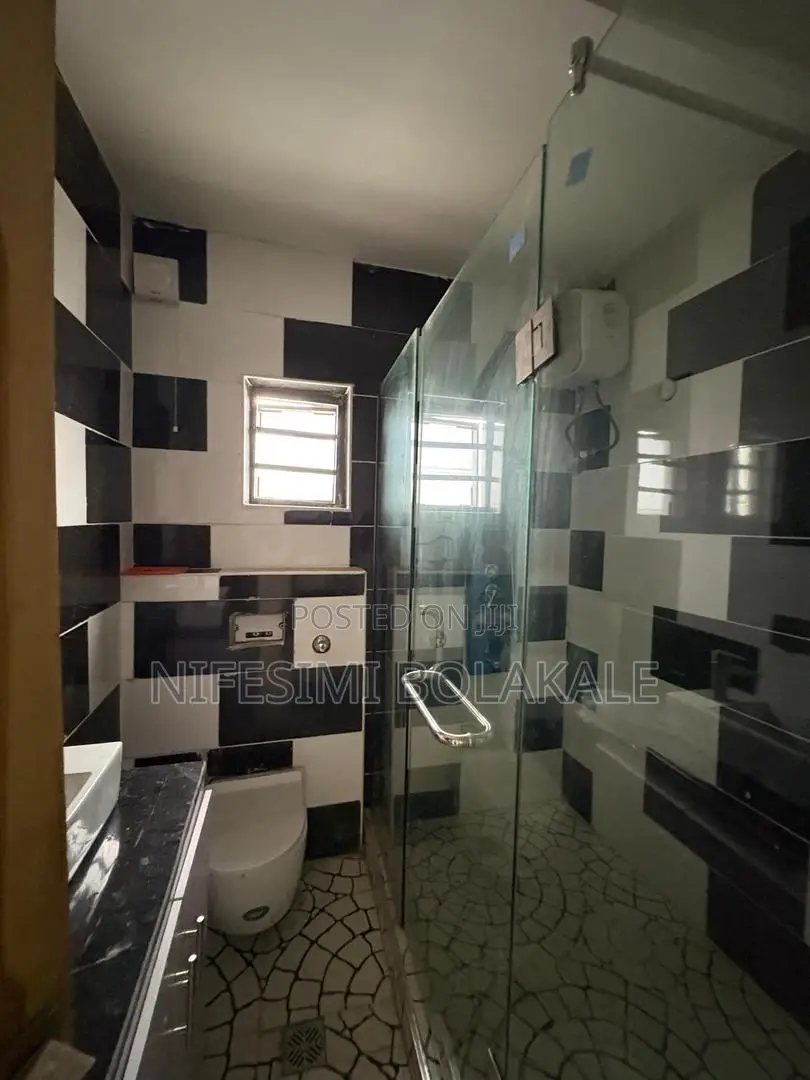 4bdrm Duplex in Kolapo Ishola Gra, for sale in Akobo
