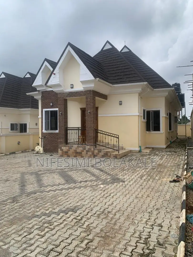 3bdrm Bungalow in Carlton Gate Estate, for sale in Akobo