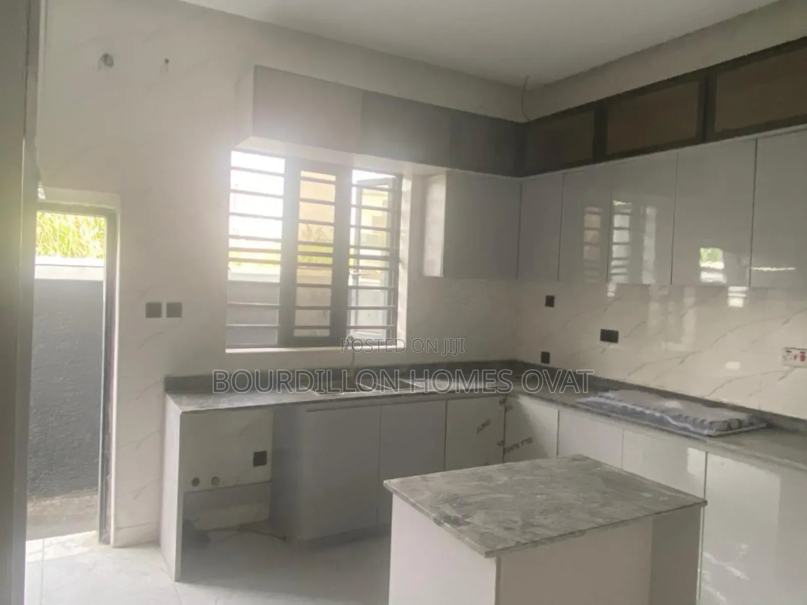 5bdrm Duplex in Harris Drive By Vgc for sale in Lekki