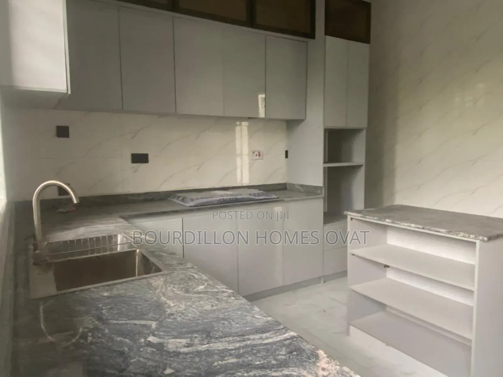 5bdrm Duplex in Harris Drive By Vgc for sale in Lekki