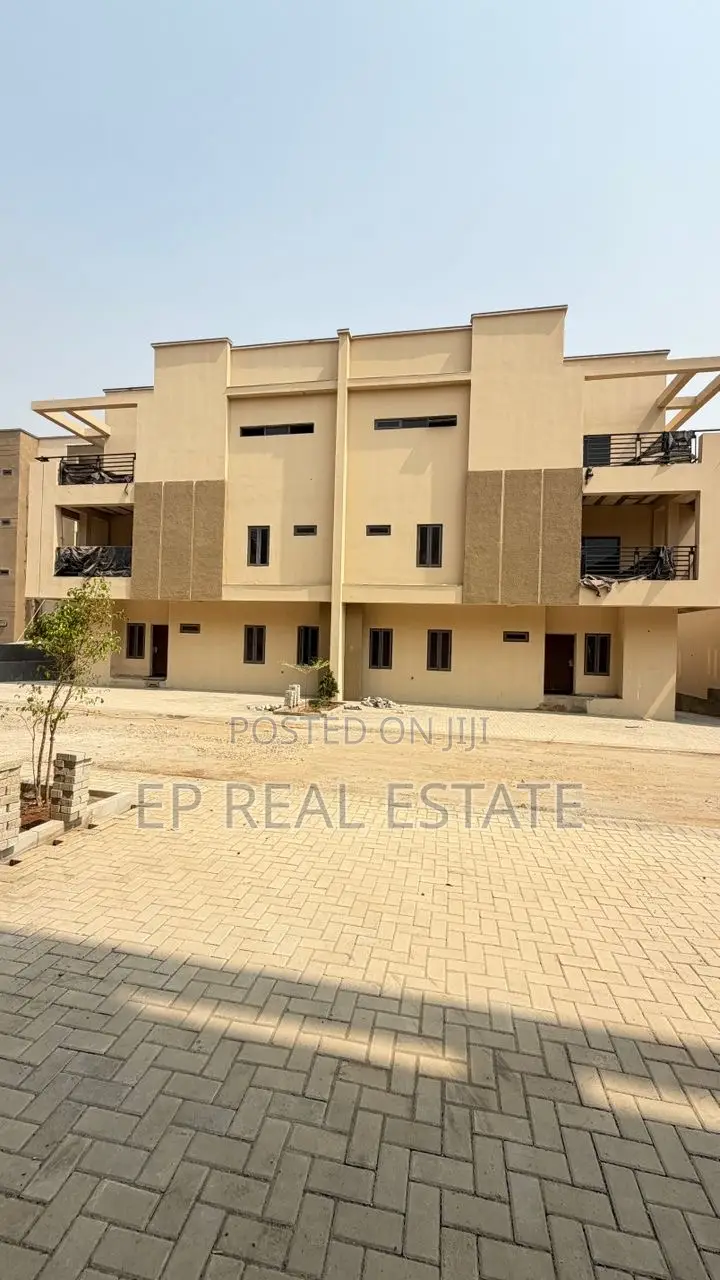6bdrm Duplex in Apo District for sale in Apo District