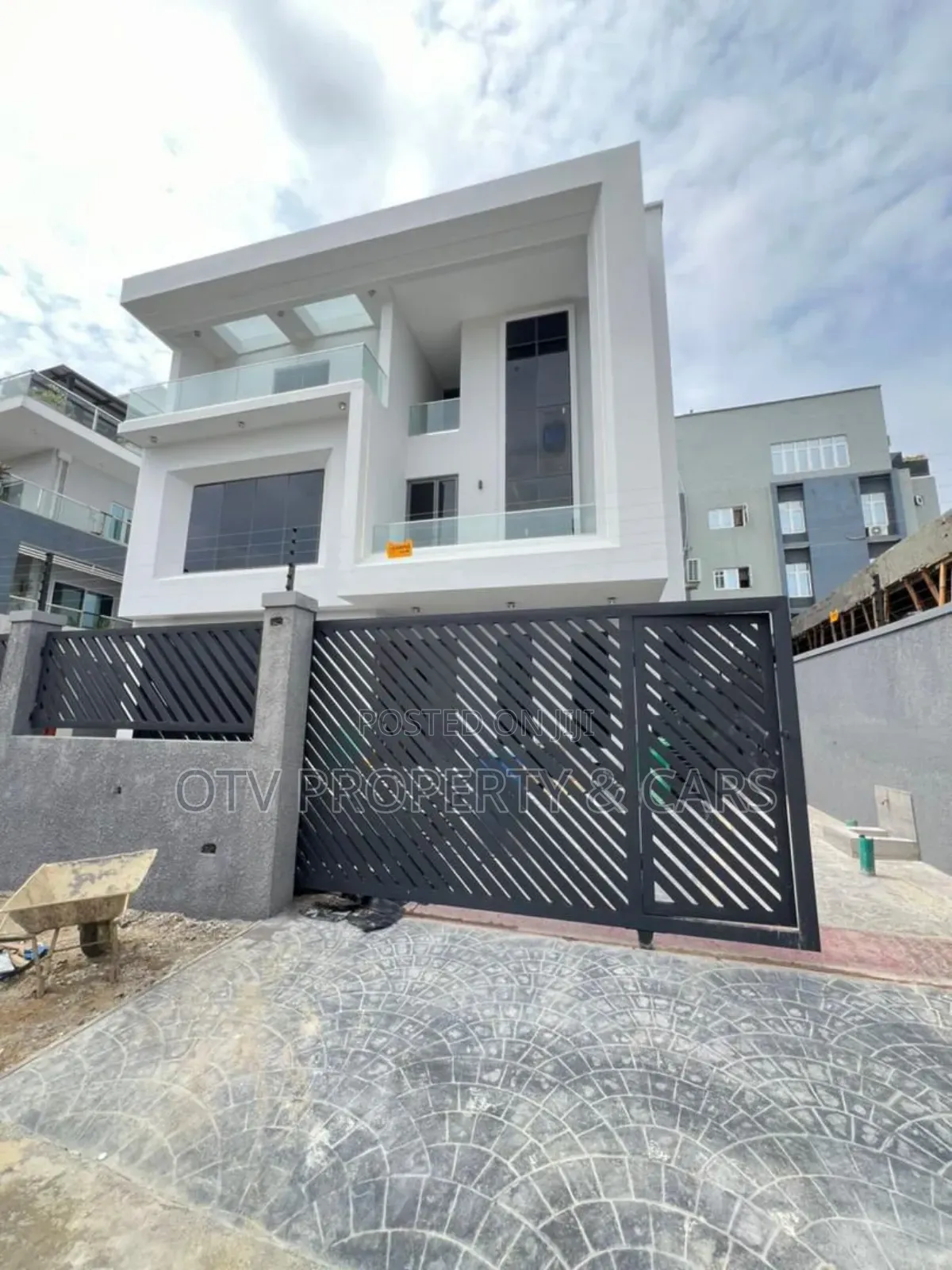 Furnished 5bdrm Duplex in Banana Island for sale in Banana Island