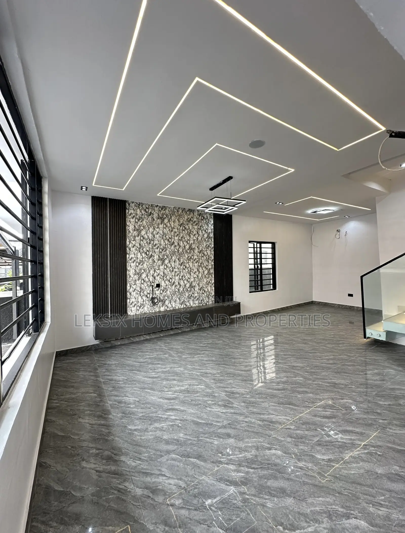 4bdrm Duplex in A Well Secured, Lekki Phase 2 for sale in Lekki Phase 2