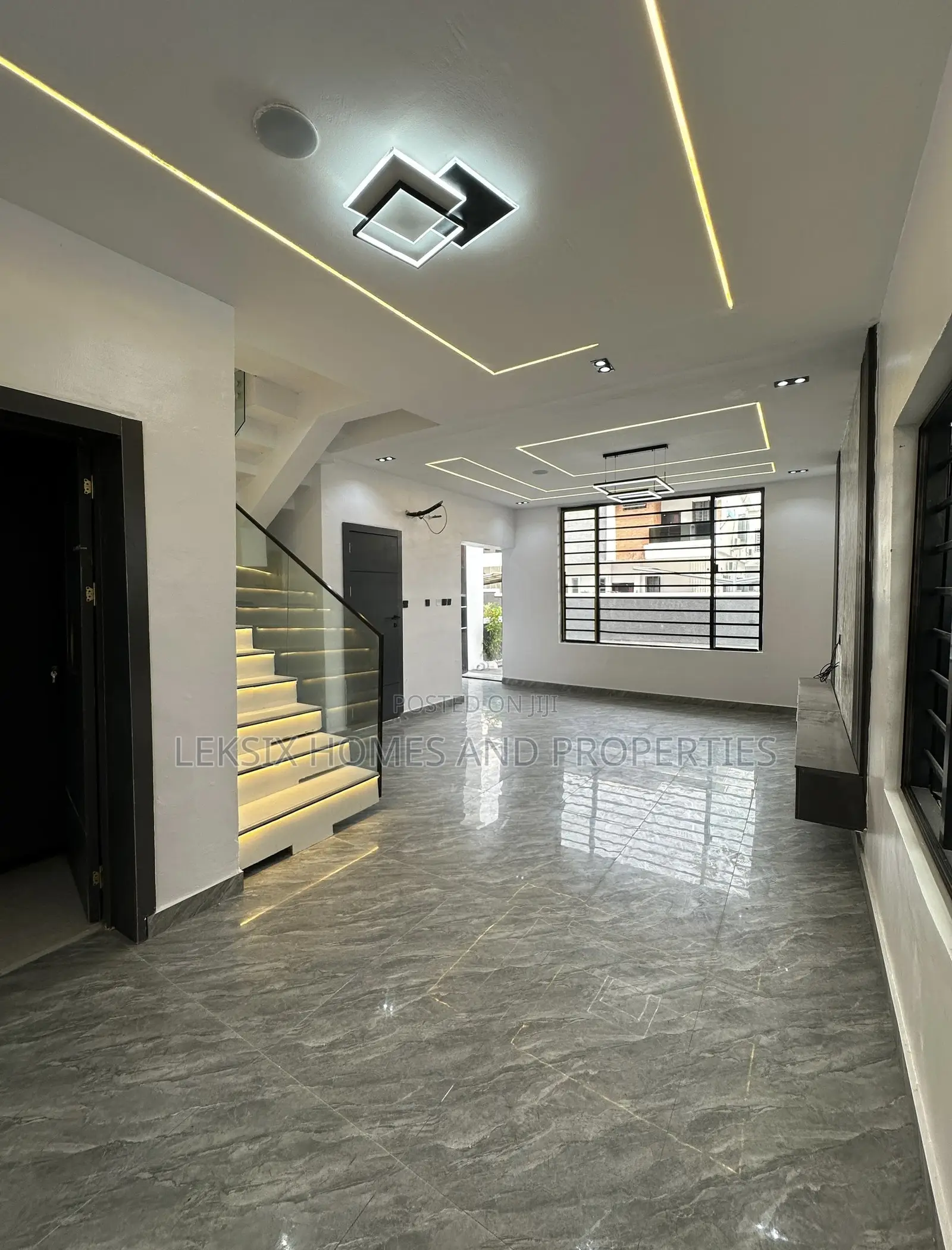 4bdrm Duplex in A Well Secured, Lekki Phase 2 for sale in Lekki Phase 2
