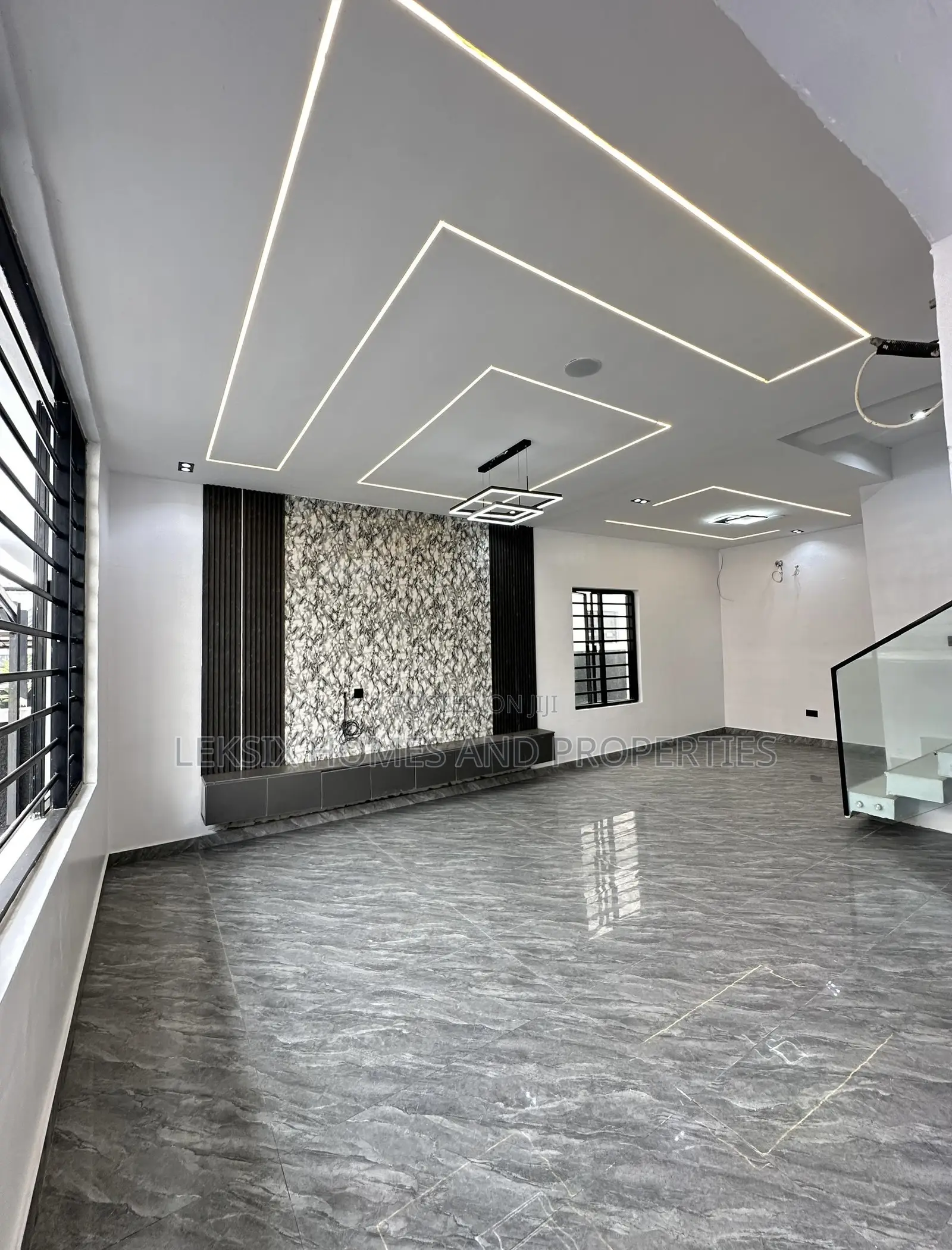4bdrm Duplex in A Well Secured, Lekki Phase 2 for sale in Lekki Phase 2