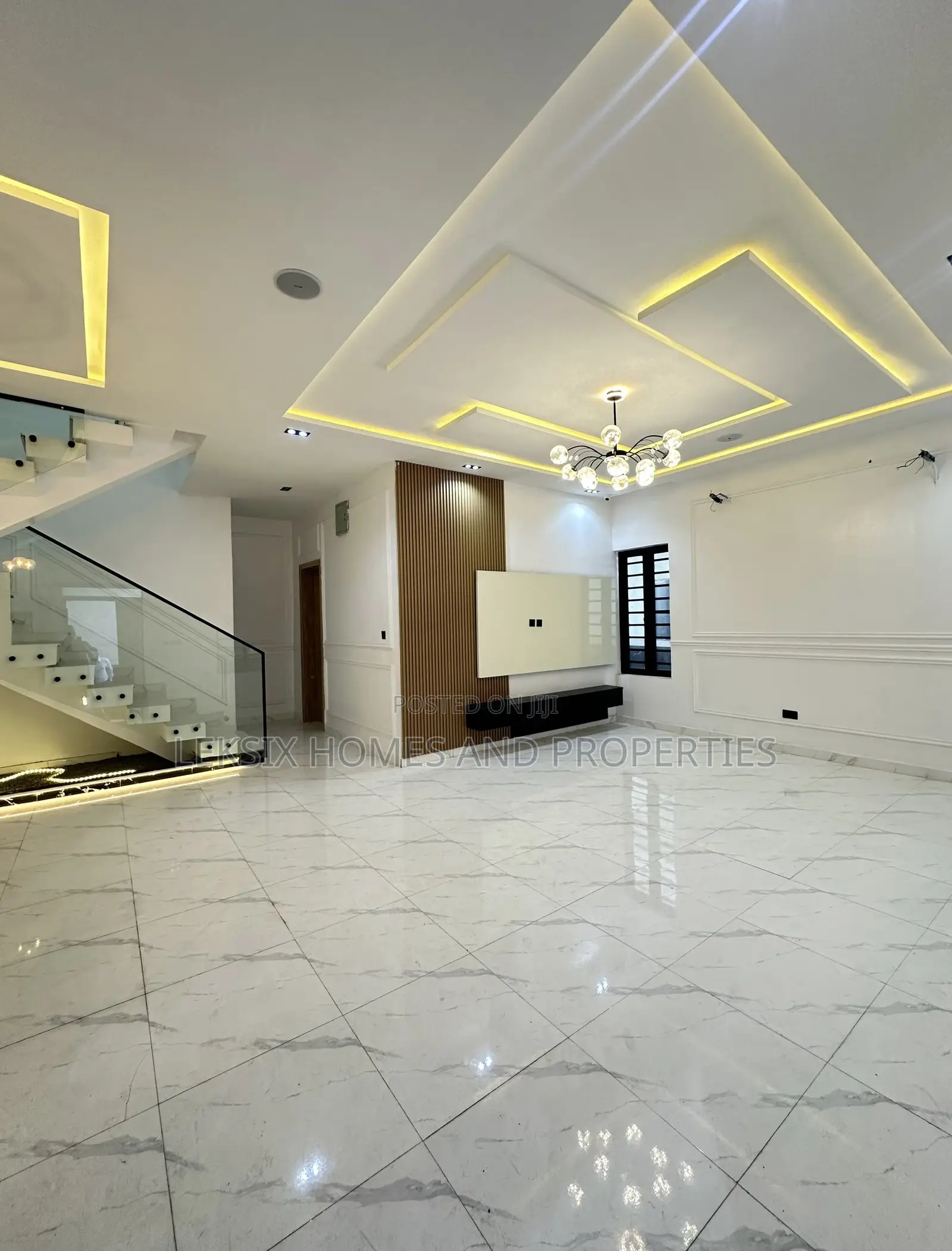 4bdrm Duplex in A Well Secured, Lekki Phase 2 for sale in Lekki Phase 2