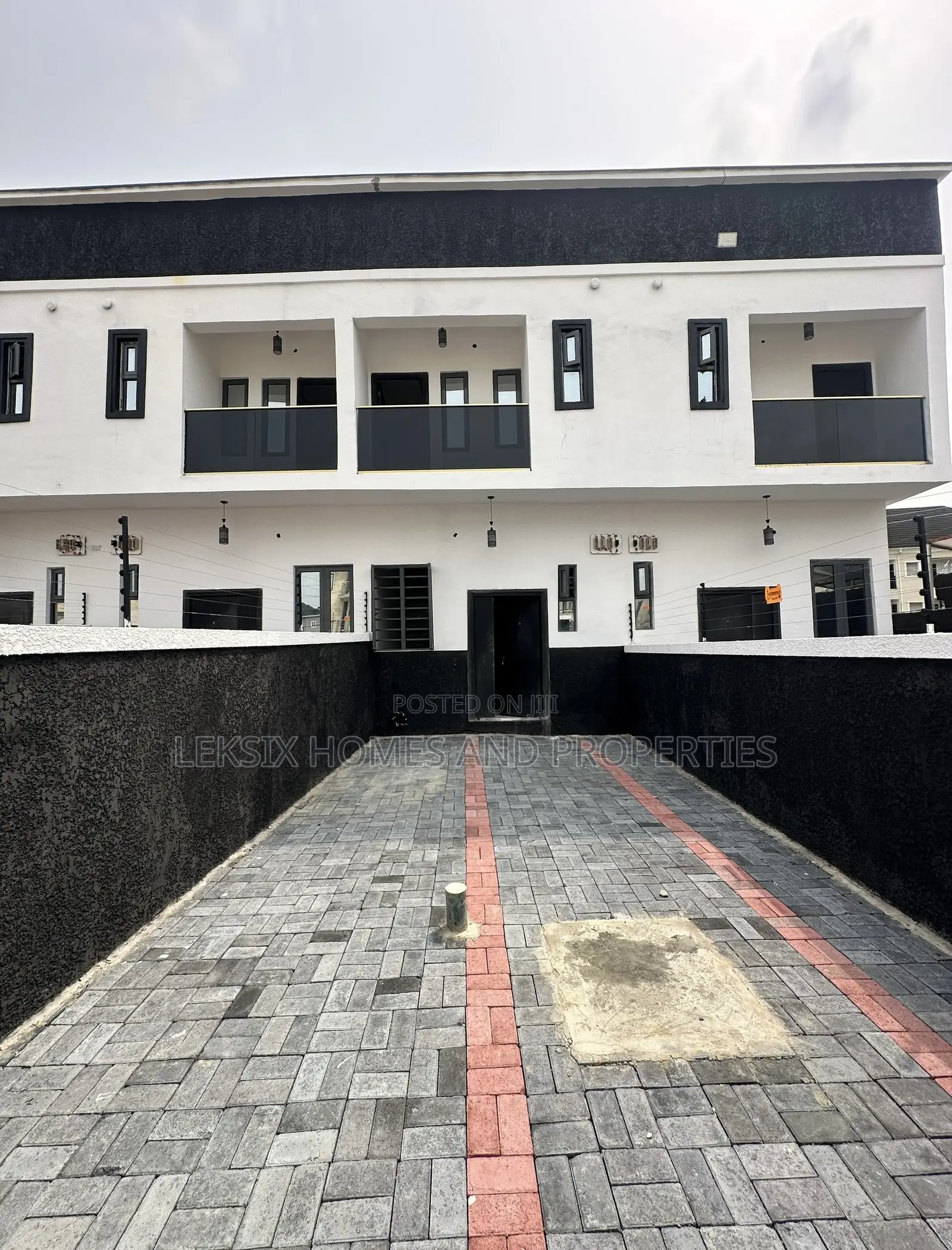 3bdrm Duplex in A Well Secured, Off Lekki-Epe Expressway for sale in Off Lekki-Epe Expressway