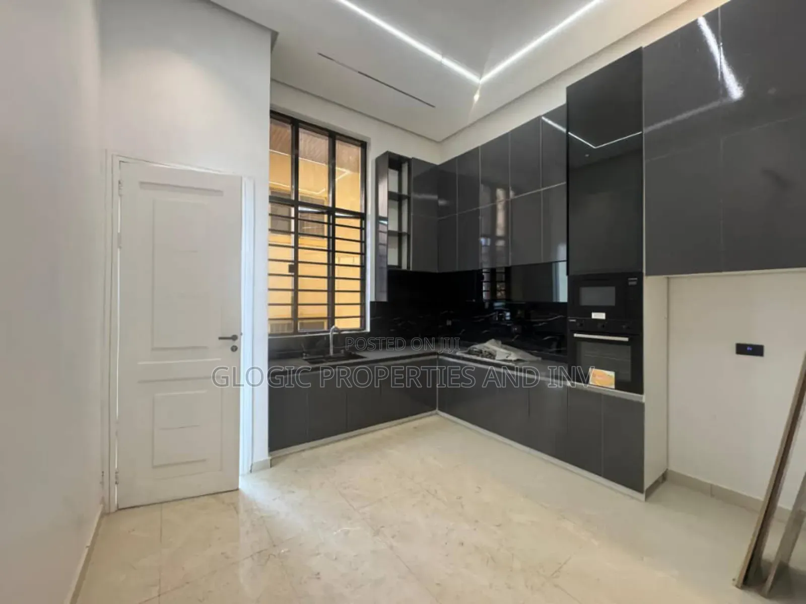 Furnished 3bdrm Apartment in Lekki Phase 1 Estate for sale in Lekki Phase 1