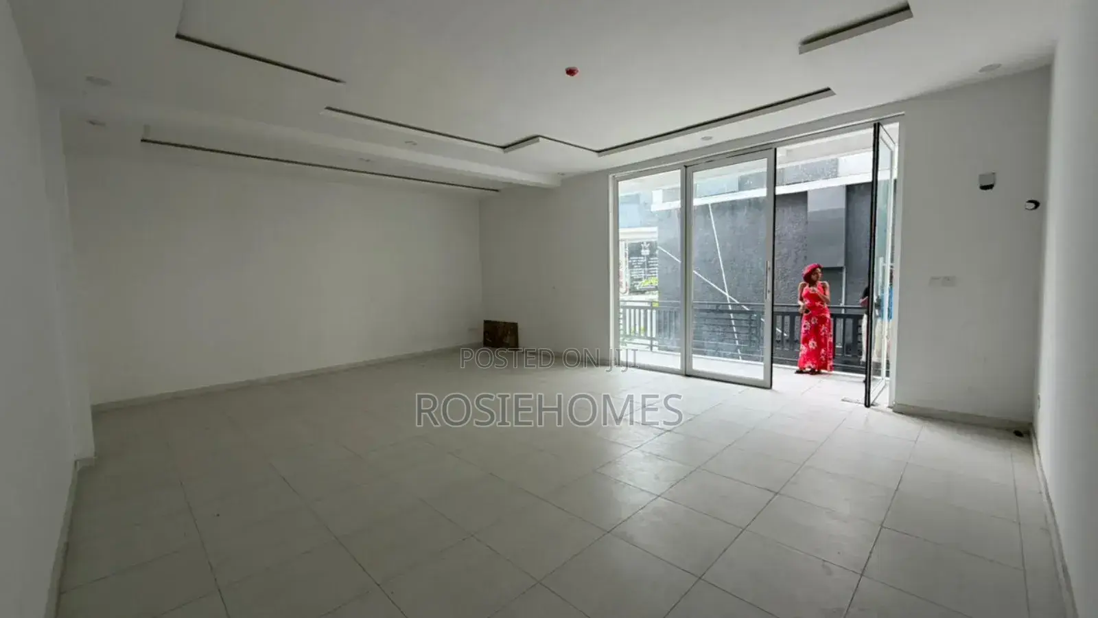 Massive Shop Space/ Office for Rent in Lekki Expressway