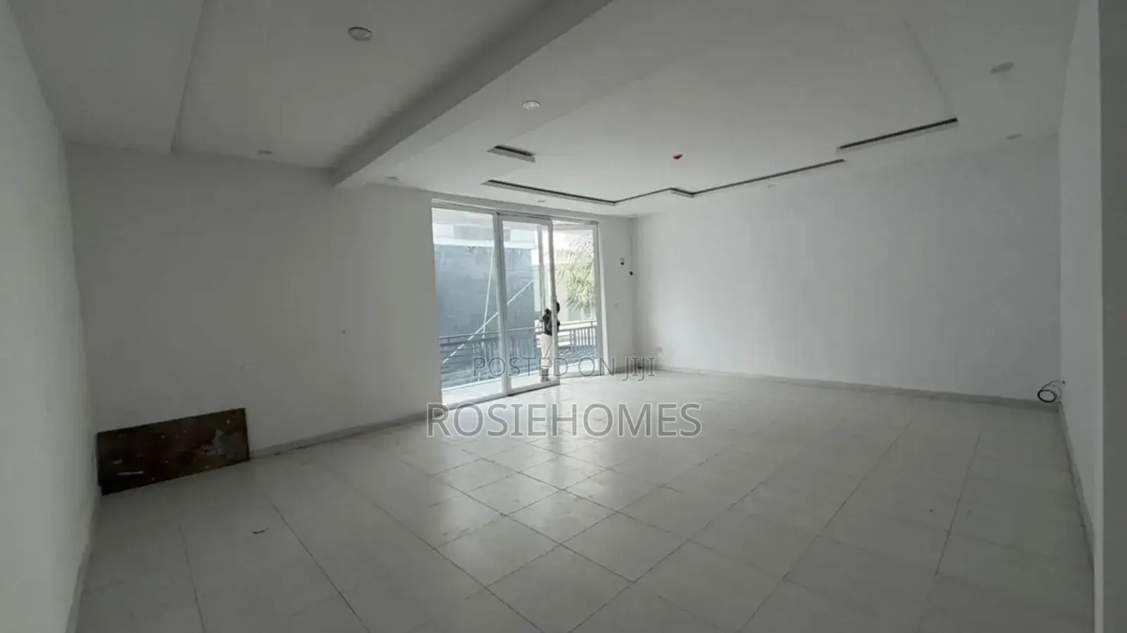 Massive Shop Space/ Office for Rent in Lekki Expressway