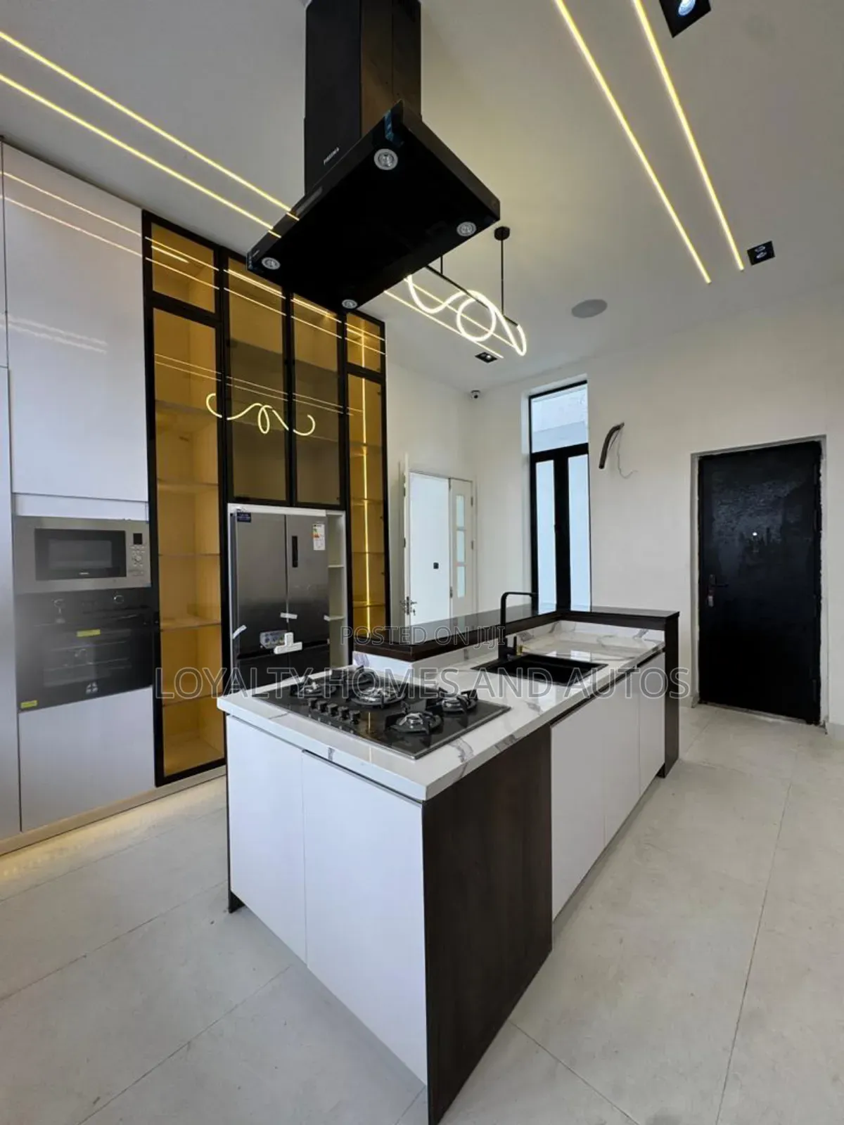 5bdrm House in Osapa london for sale in Osapa london