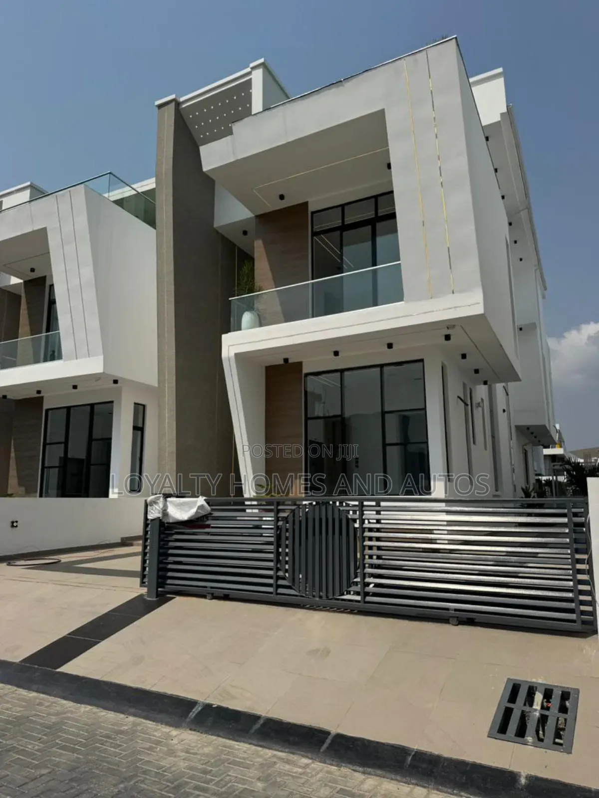5bdrm House in Osapa london for sale in Osapa london