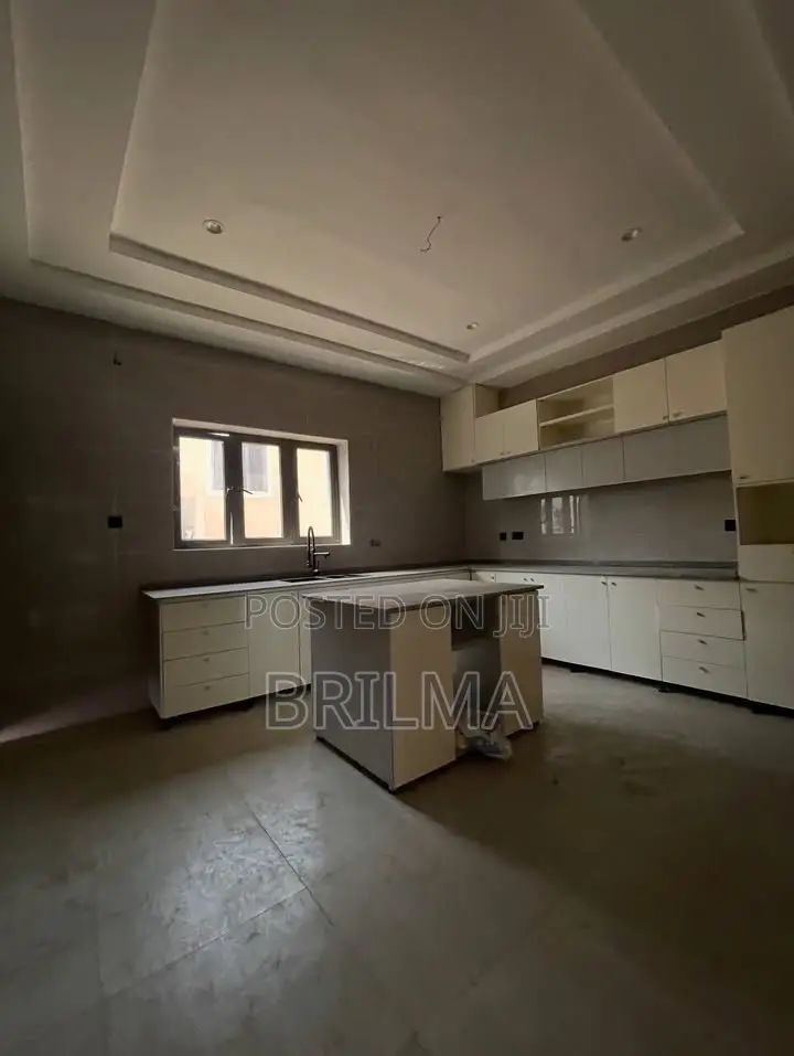 5bdrm Duplex in Apo District for sale in Apo District