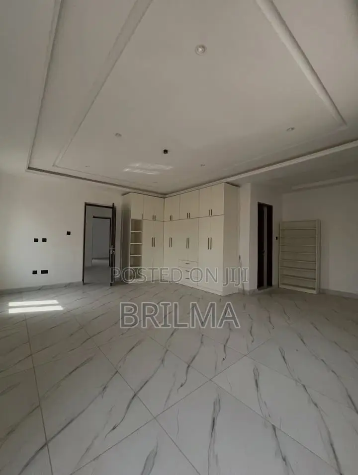 5bdrm Duplex in Apo District for sale in Apo District