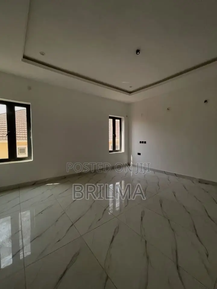 5bdrm Duplex in Apo District for sale in Apo District