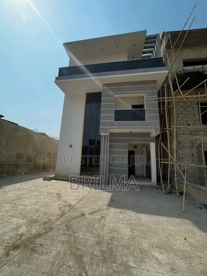 5bdrm Duplex in Apo District for sale in Apo District