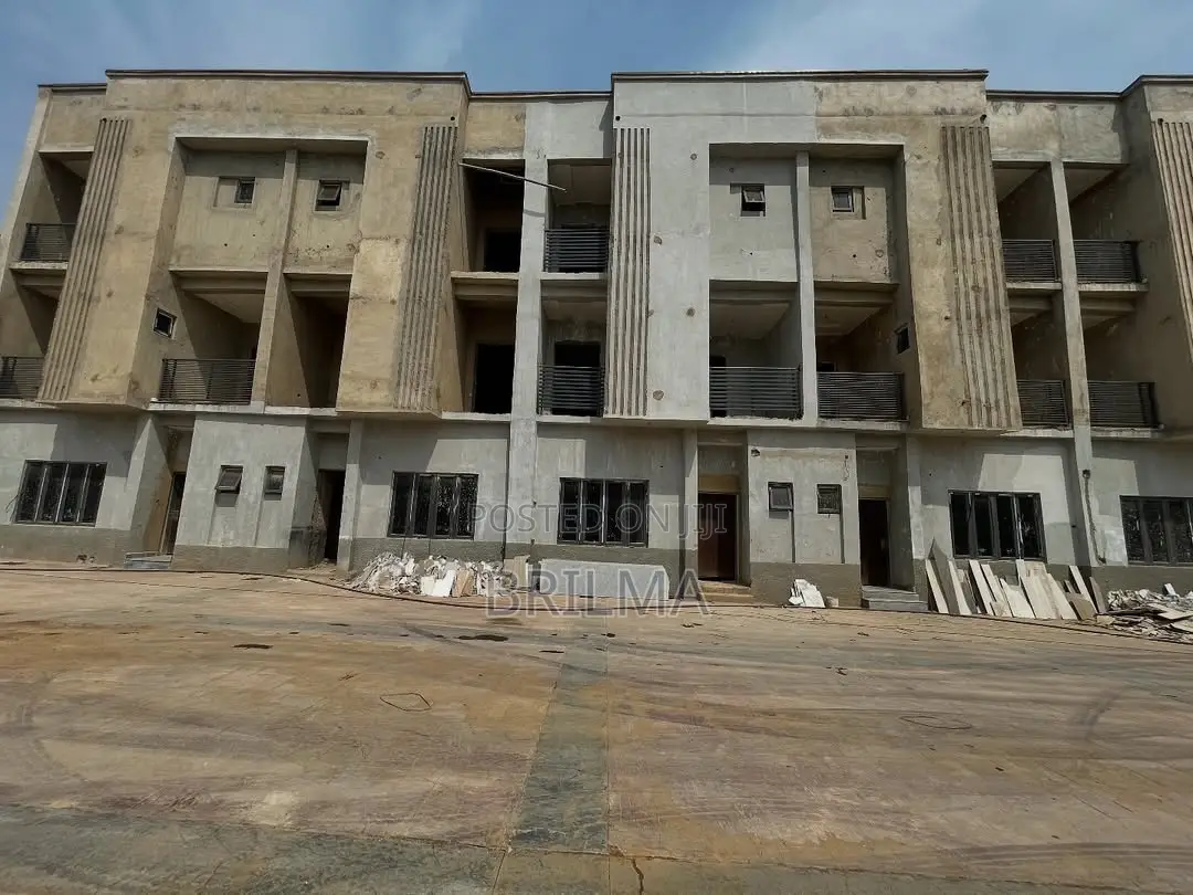 4bdrm Duplex in Kado for sale in Kado