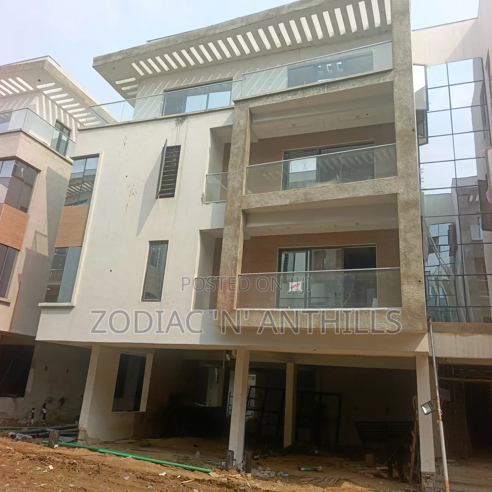 3bdrm Apartment in Adeniyi Jones for sale in Adeniyi Jones