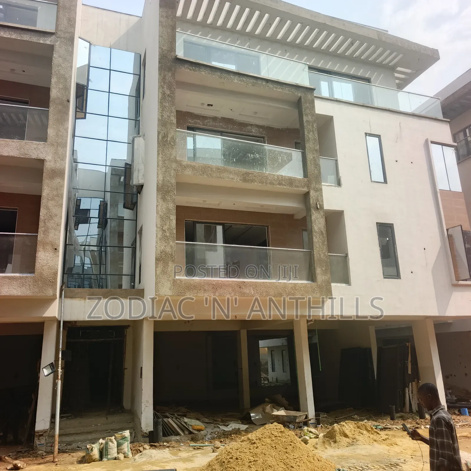 3bdrm Apartment in Adeniyi Jones for sale in Adeniyi Jones
