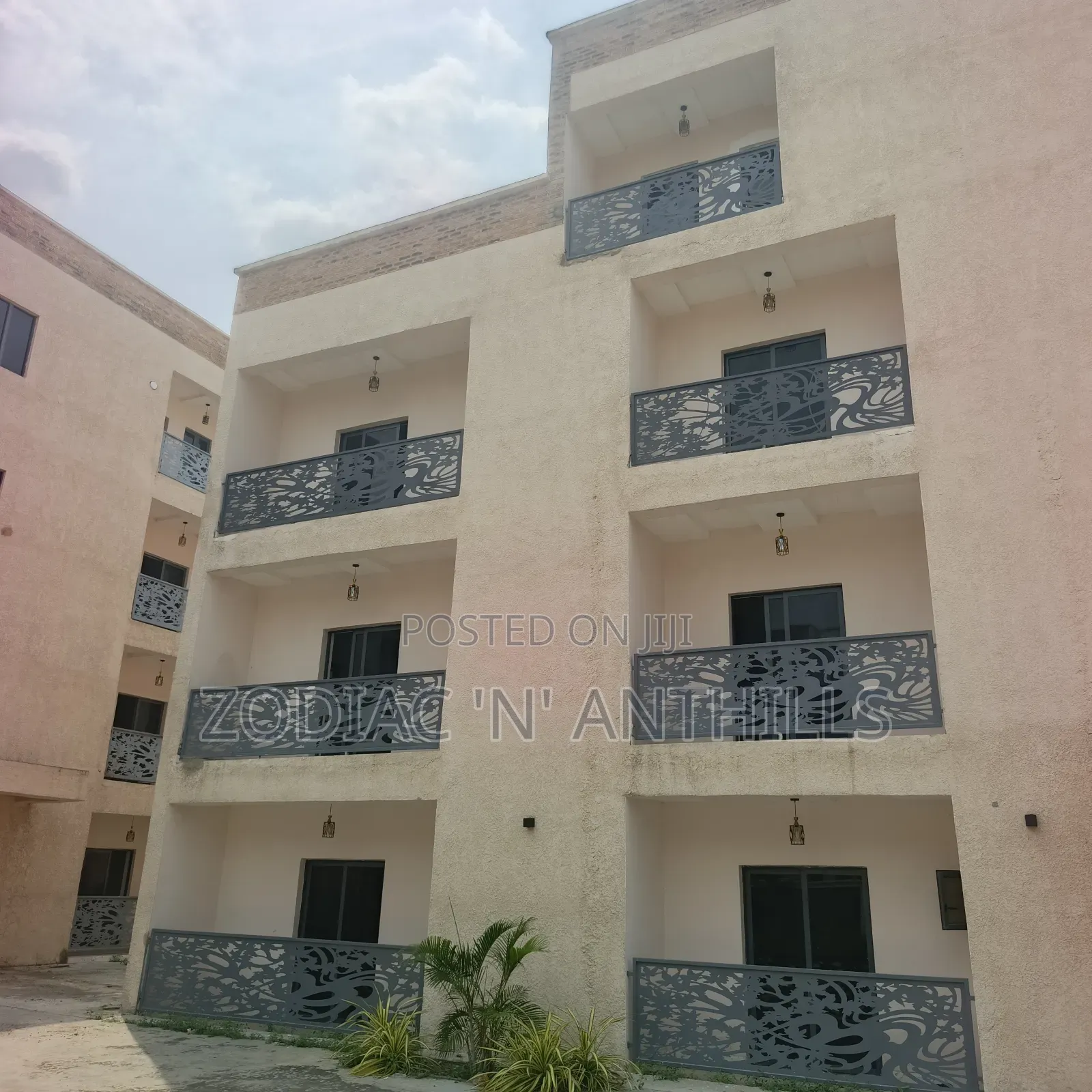 3bdrm Block of Flats in Ikeja Gra for sale in Ikeja GRA