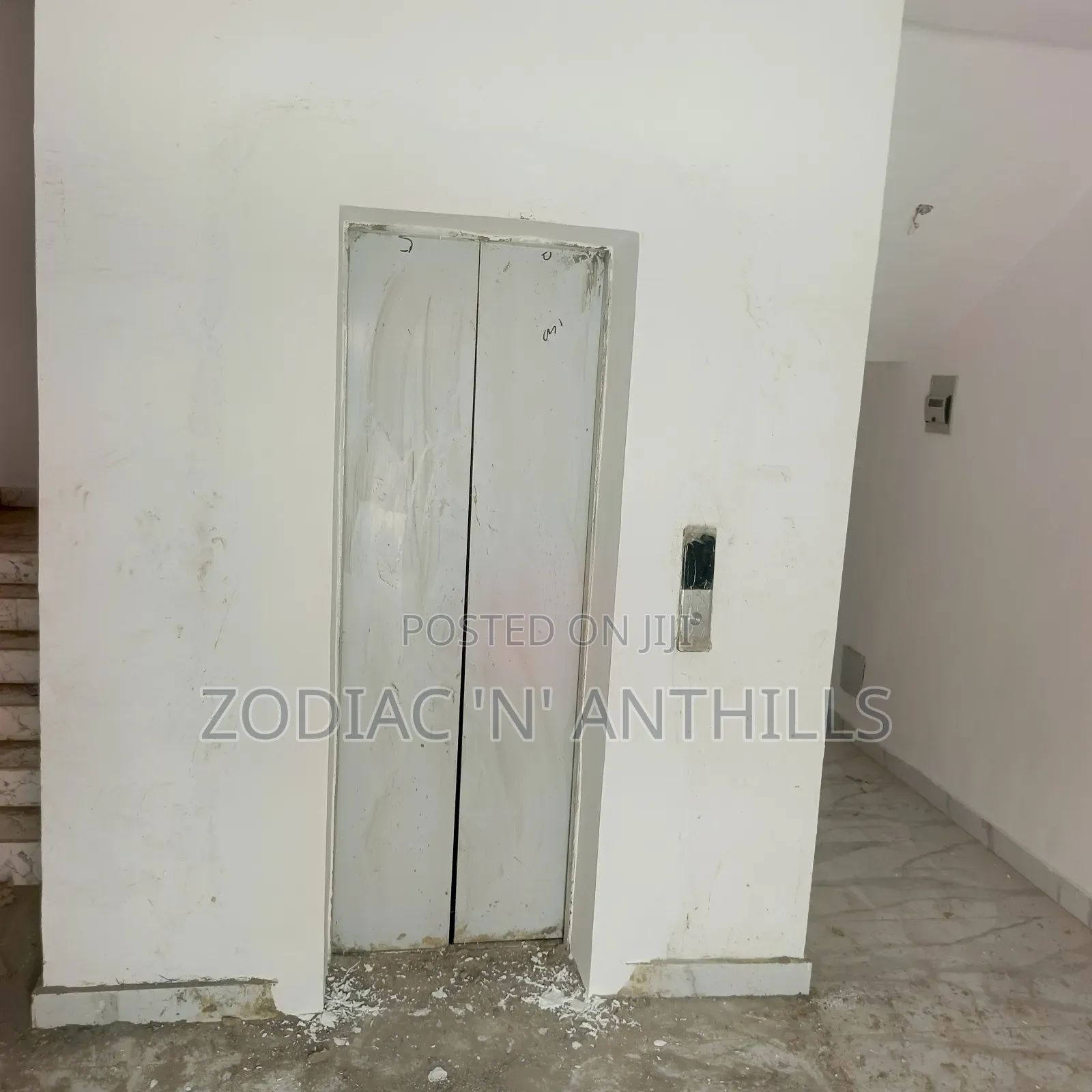 3bdrm Block of Flats in Ikeja Gra for sale in Ikeja GRA