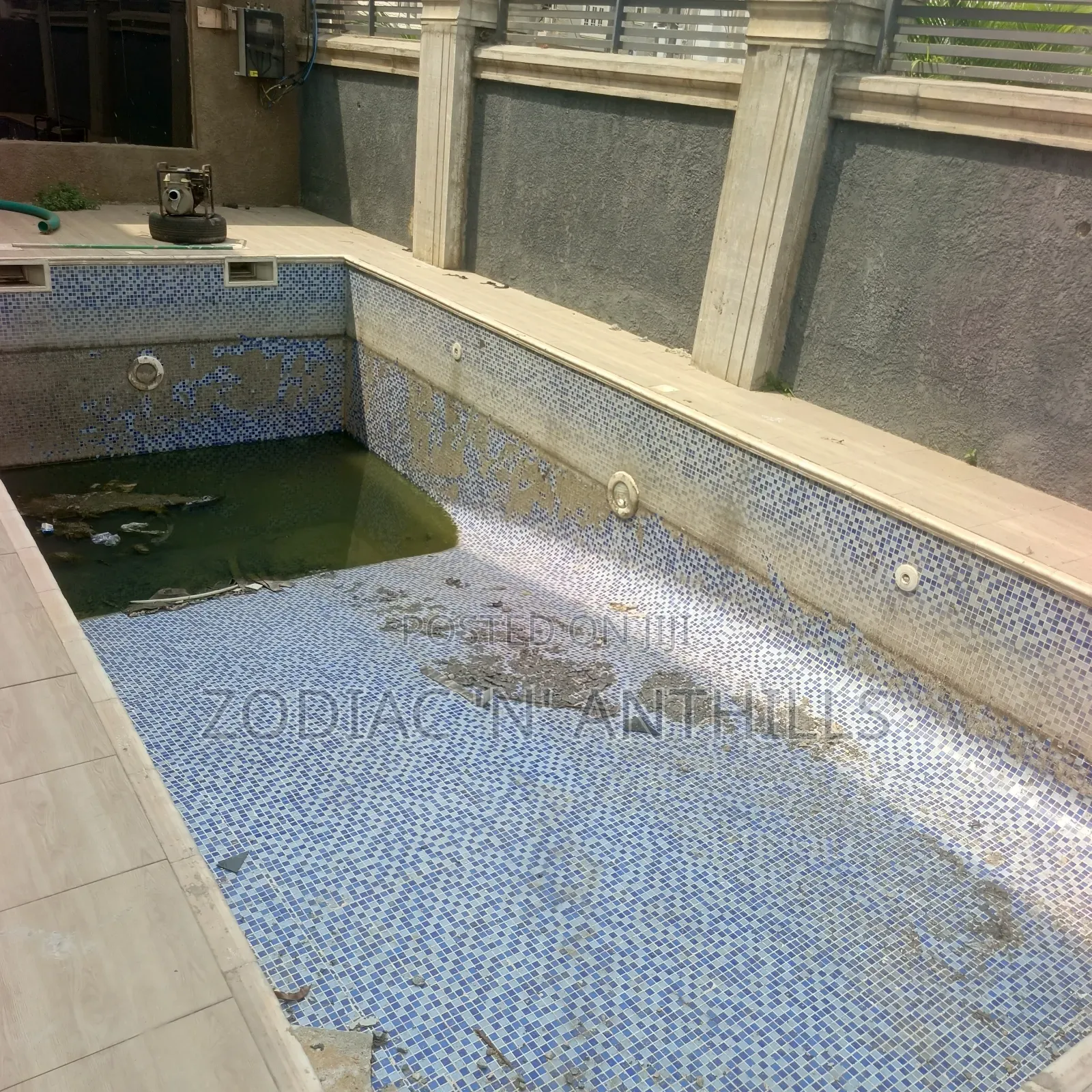 3bdrm Block of Flats in Ikeja Gra for sale in Ikeja GRA