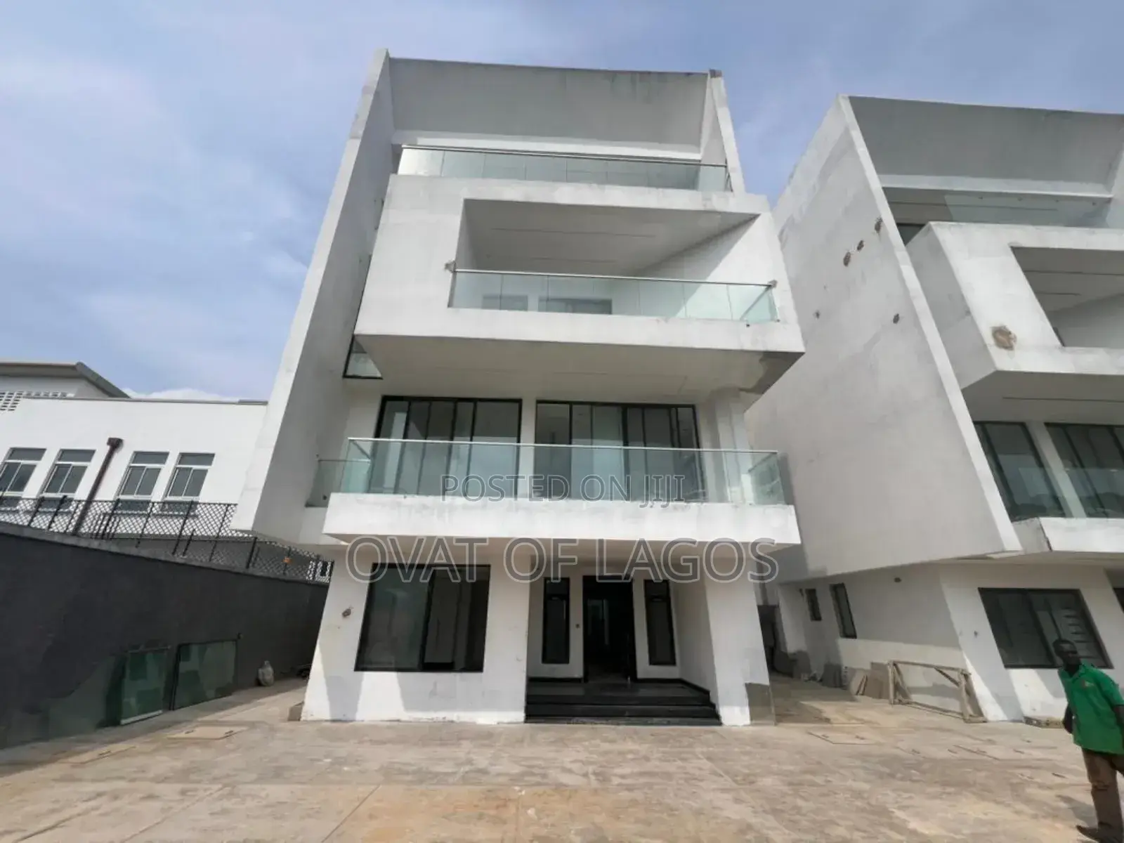 5bdrm Duplex in Banana Island for sale in Banana Island