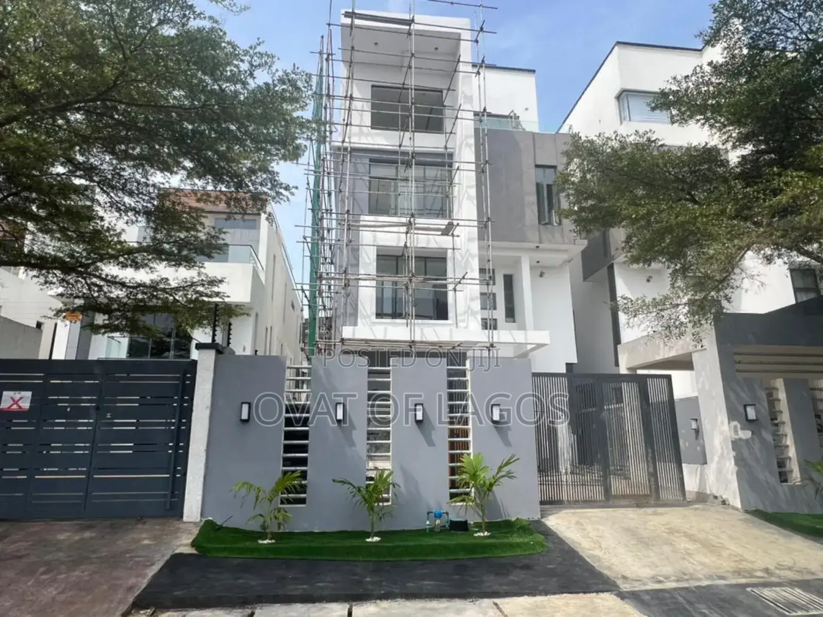 5bdrm Duplex in Banana Island for sale in Banana Island