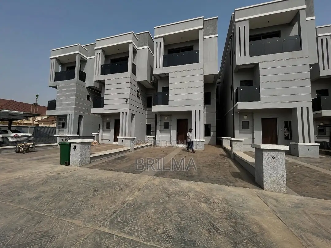 4bdrm Duplex in Durumi for sale in Durumi