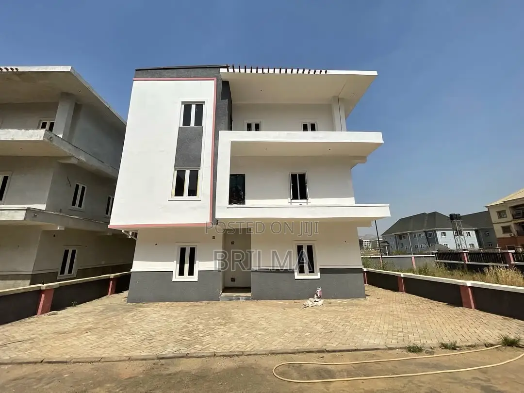 5bdrm Duplex in Mabushi for sale in Mabushi