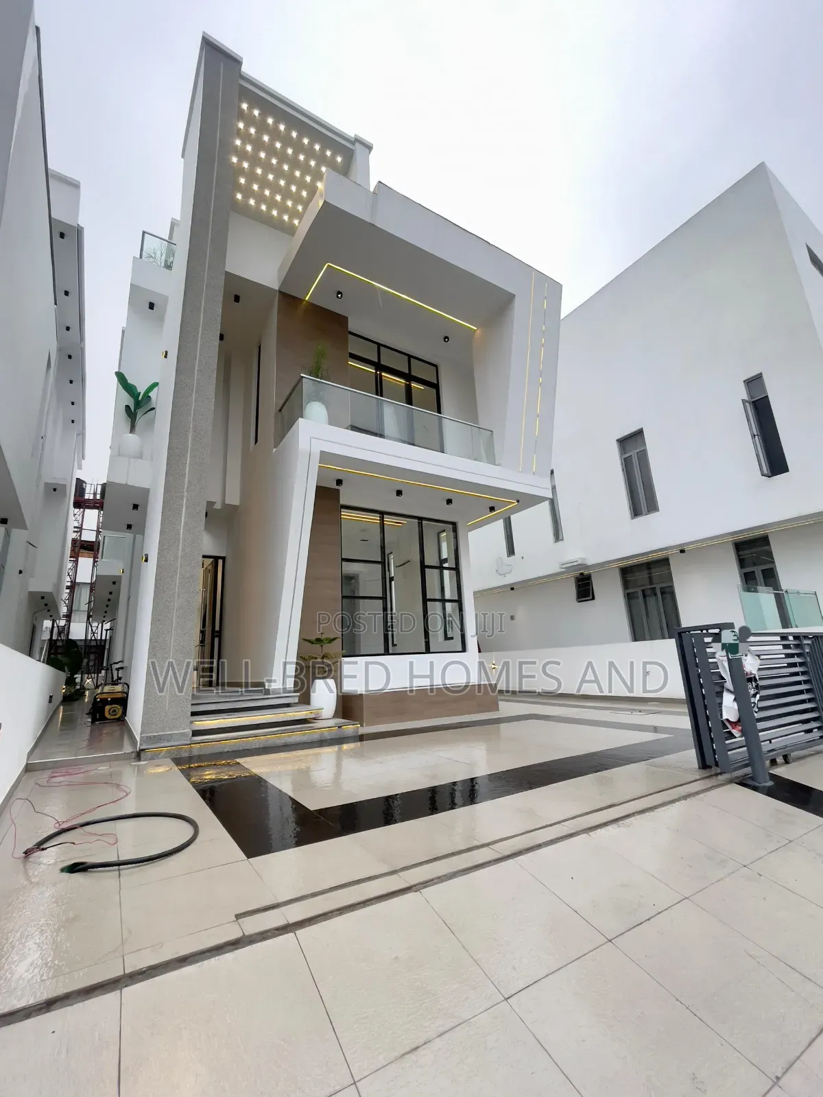 5bdrm Duplex in Osapa Lekki Lagos for sale in Lekki