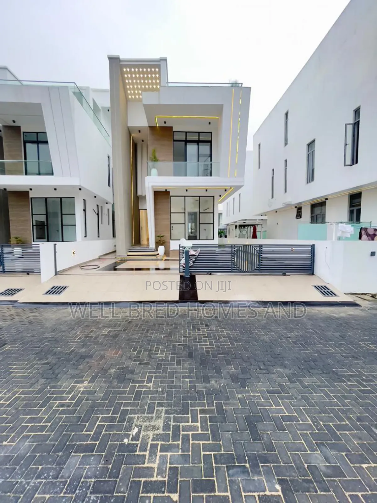 5bdrm Duplex in Osapa Lekki Lagos for sale in Lekki